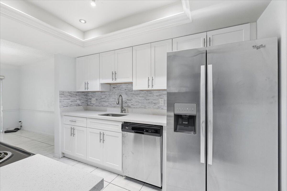 MAPLEWOOD TOWNHOUSES CONDO - Residential Lease