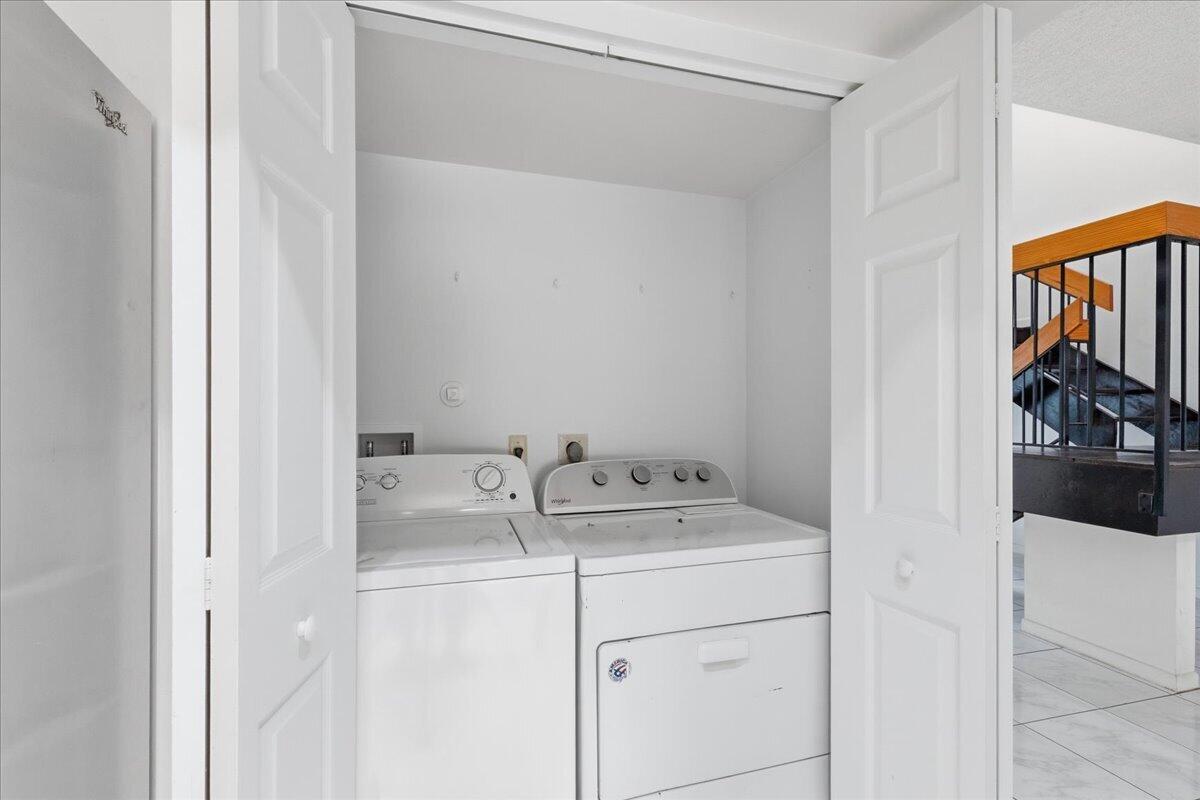 MAPLEWOOD TOWNHOUSES CONDO - Residential Lease