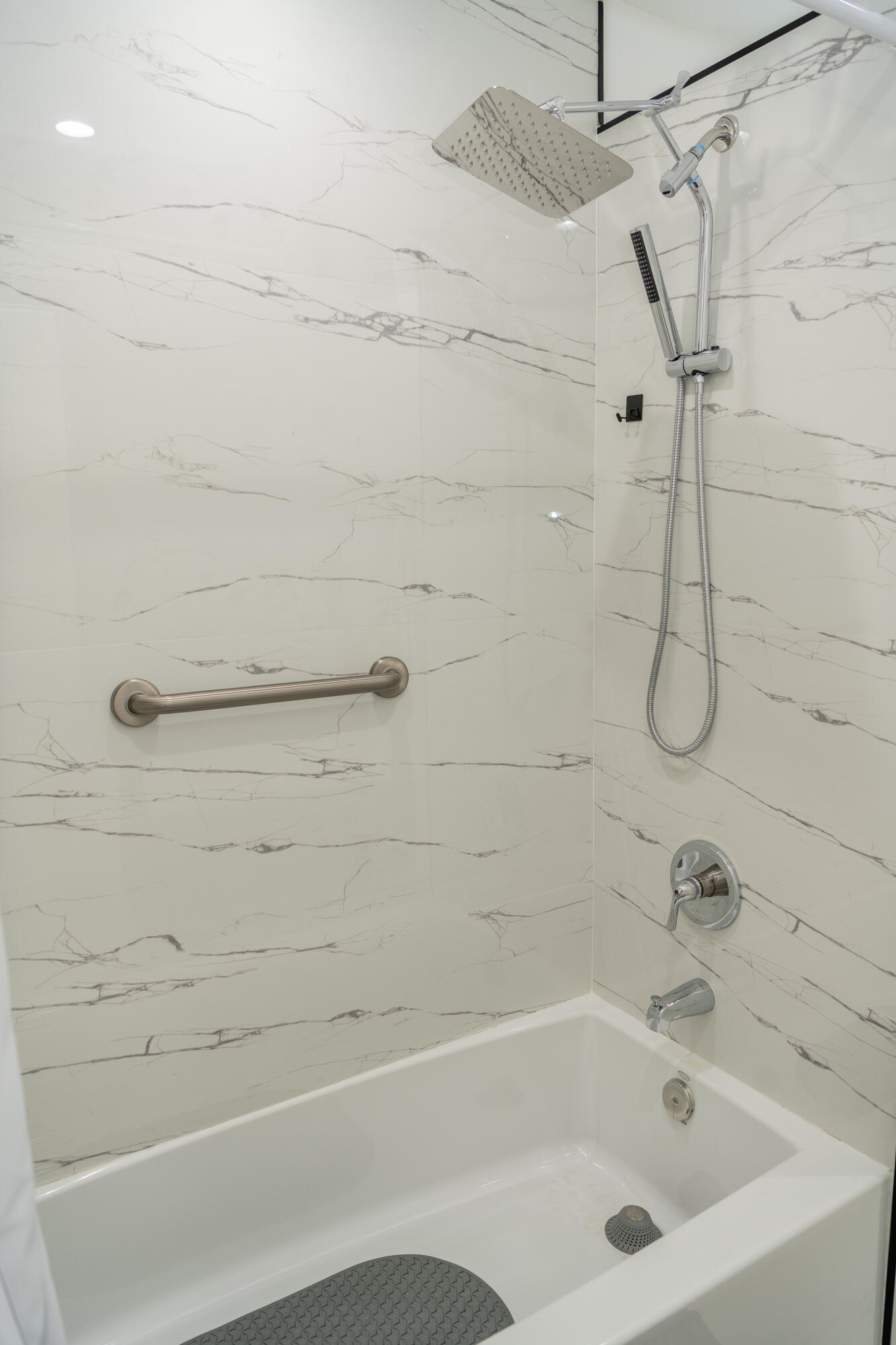 Edgewater Townhomes - Residential Lease