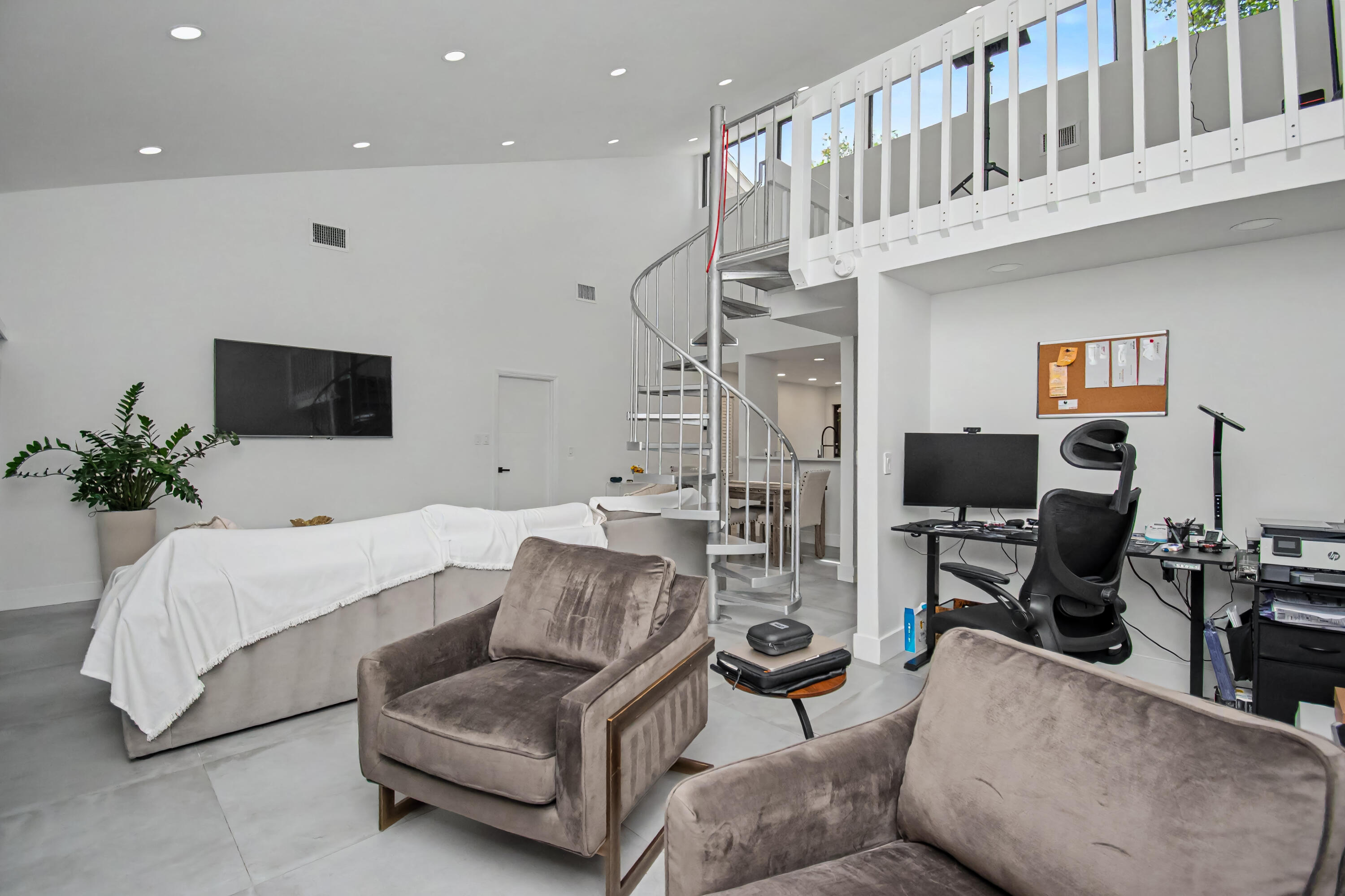 THORNHILL VILLAGE - Residential