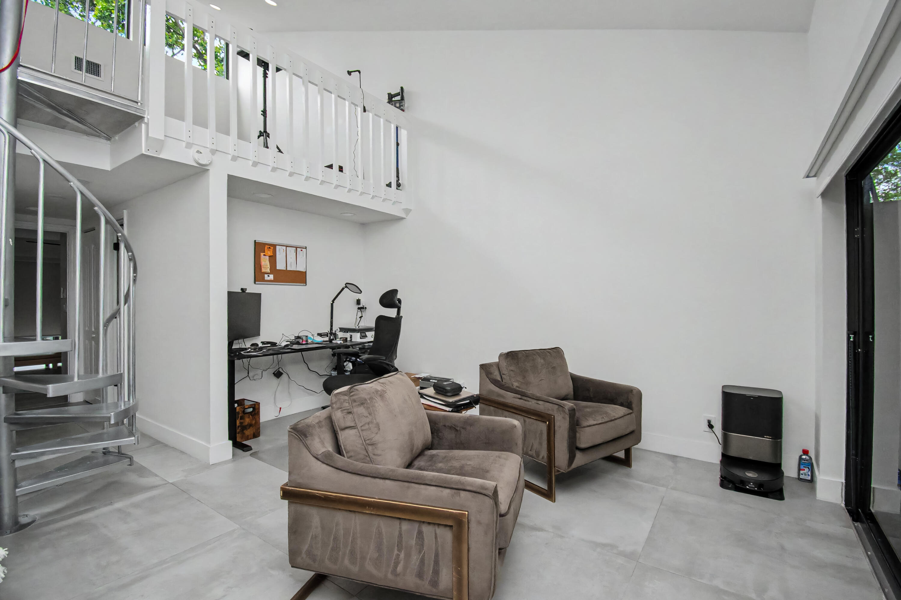 THORNHILL VILLAGE - Residential