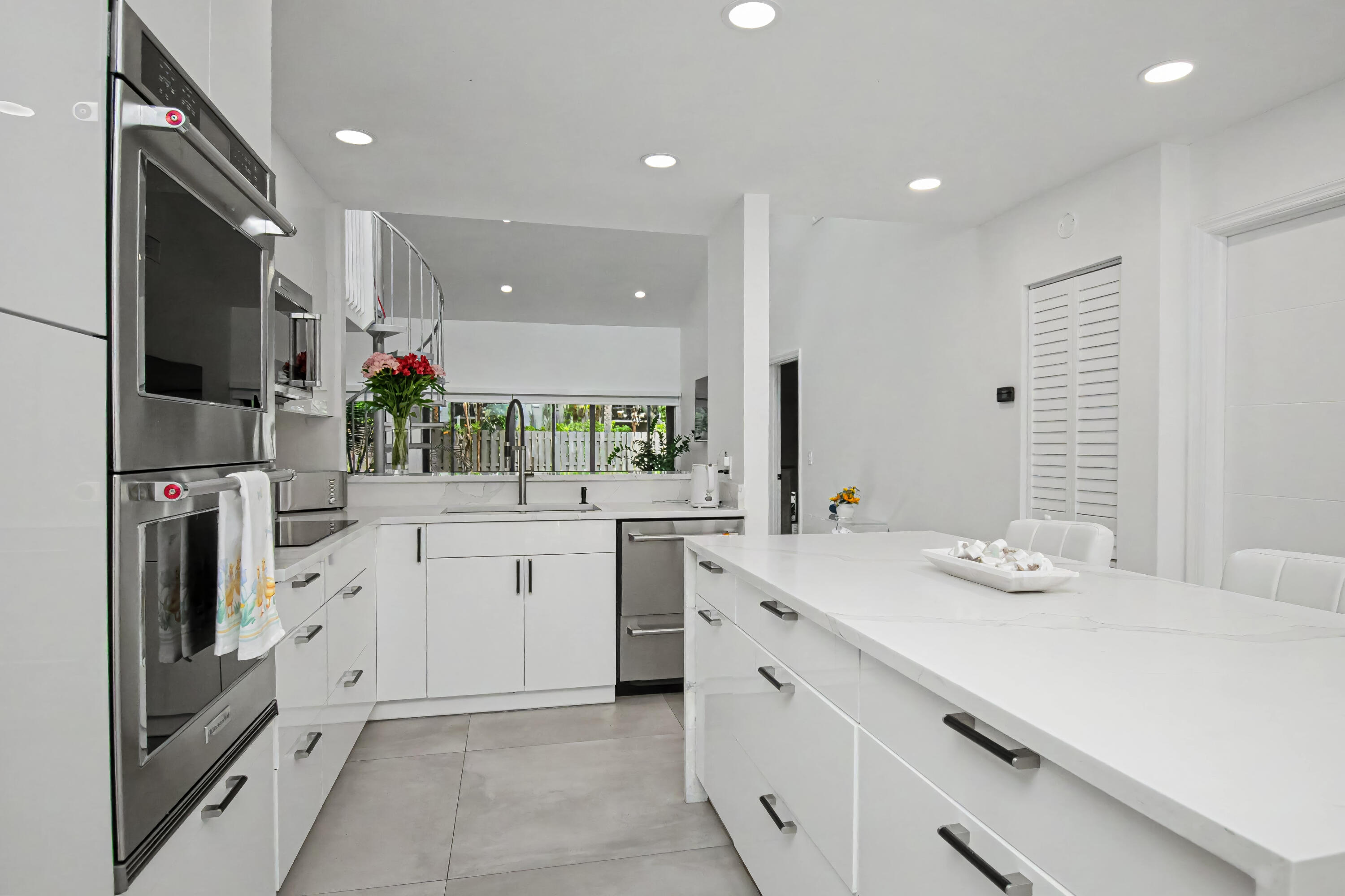 THORNHILL VILLAGE - Residential