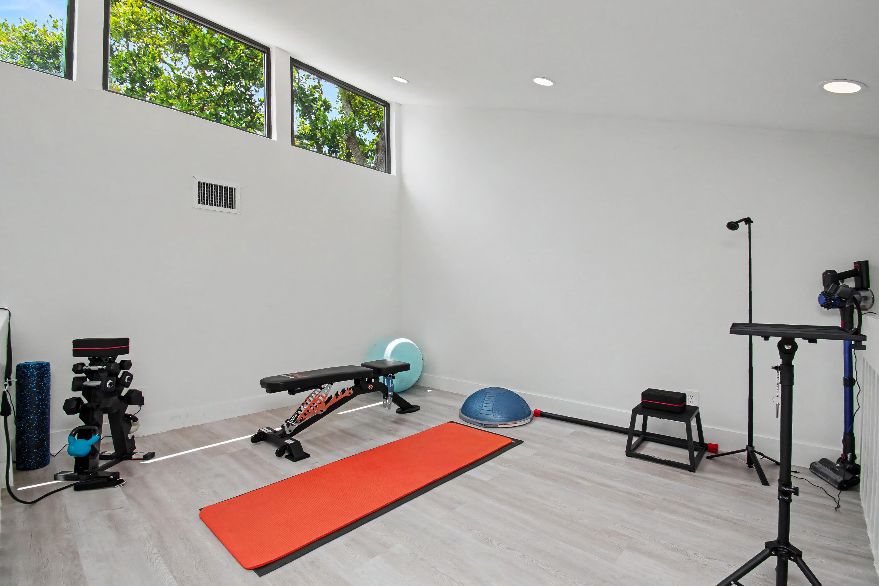 THORNHILL VILLAGE - Residential