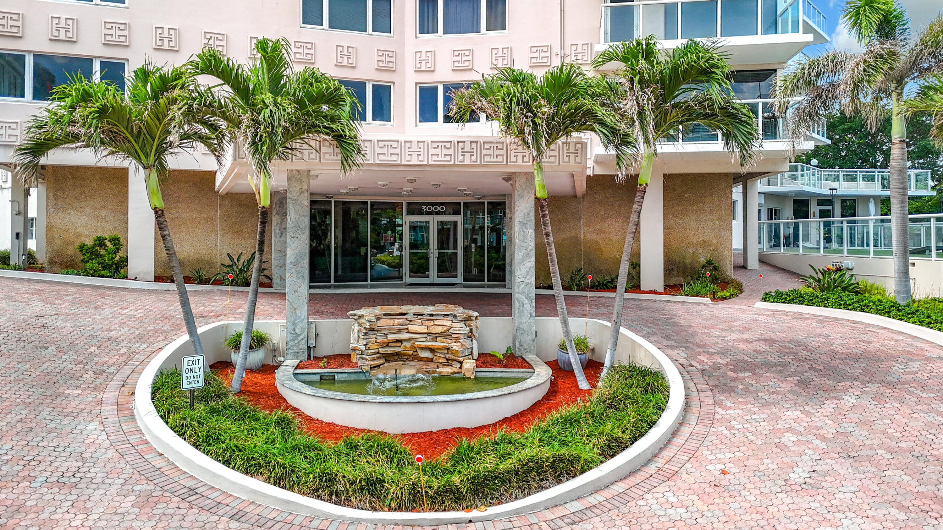 MAYA MARCA CONDO - Residential