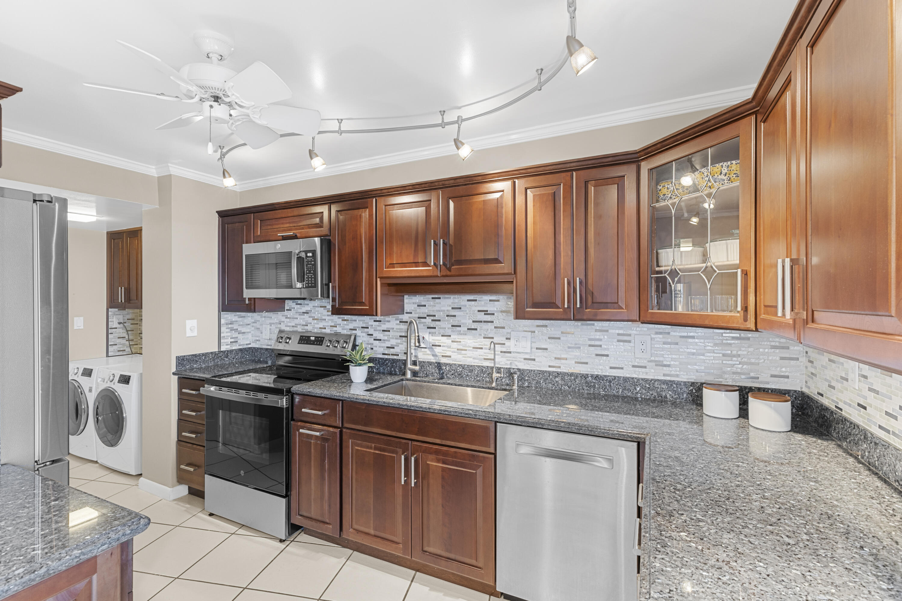 MAYA MARCA CONDO - Residential