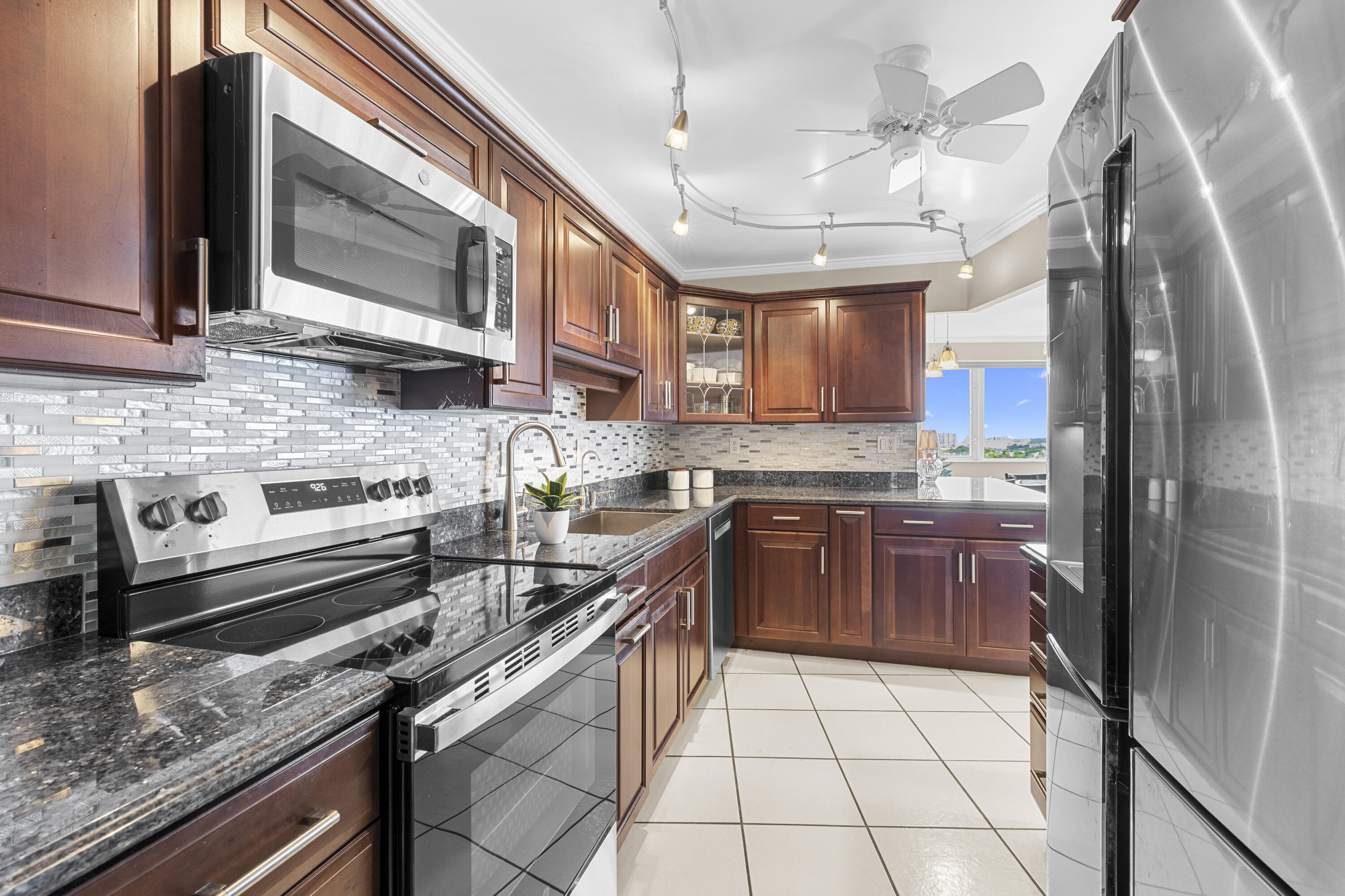 MAYA MARCA CONDO - Residential