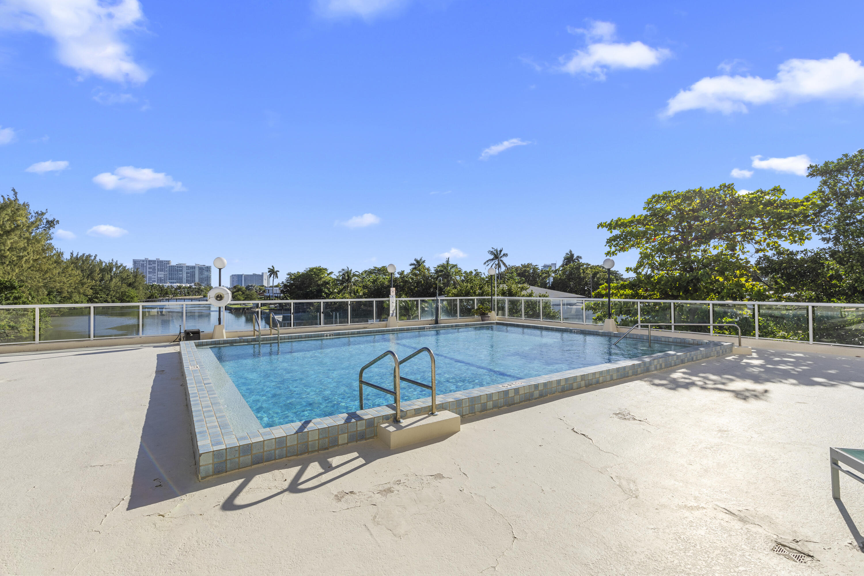 MAYA MARCA CONDO - Residential