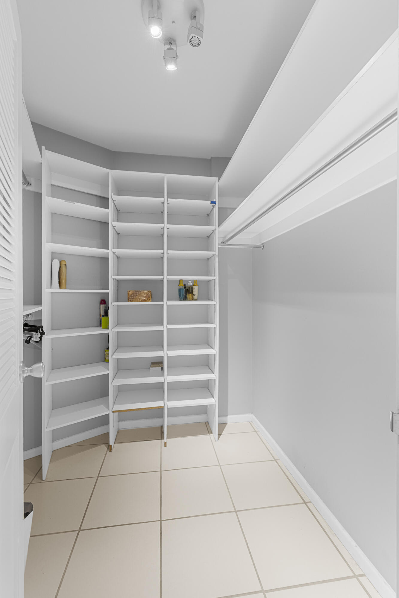 MAYA MARCA CONDO - Residential