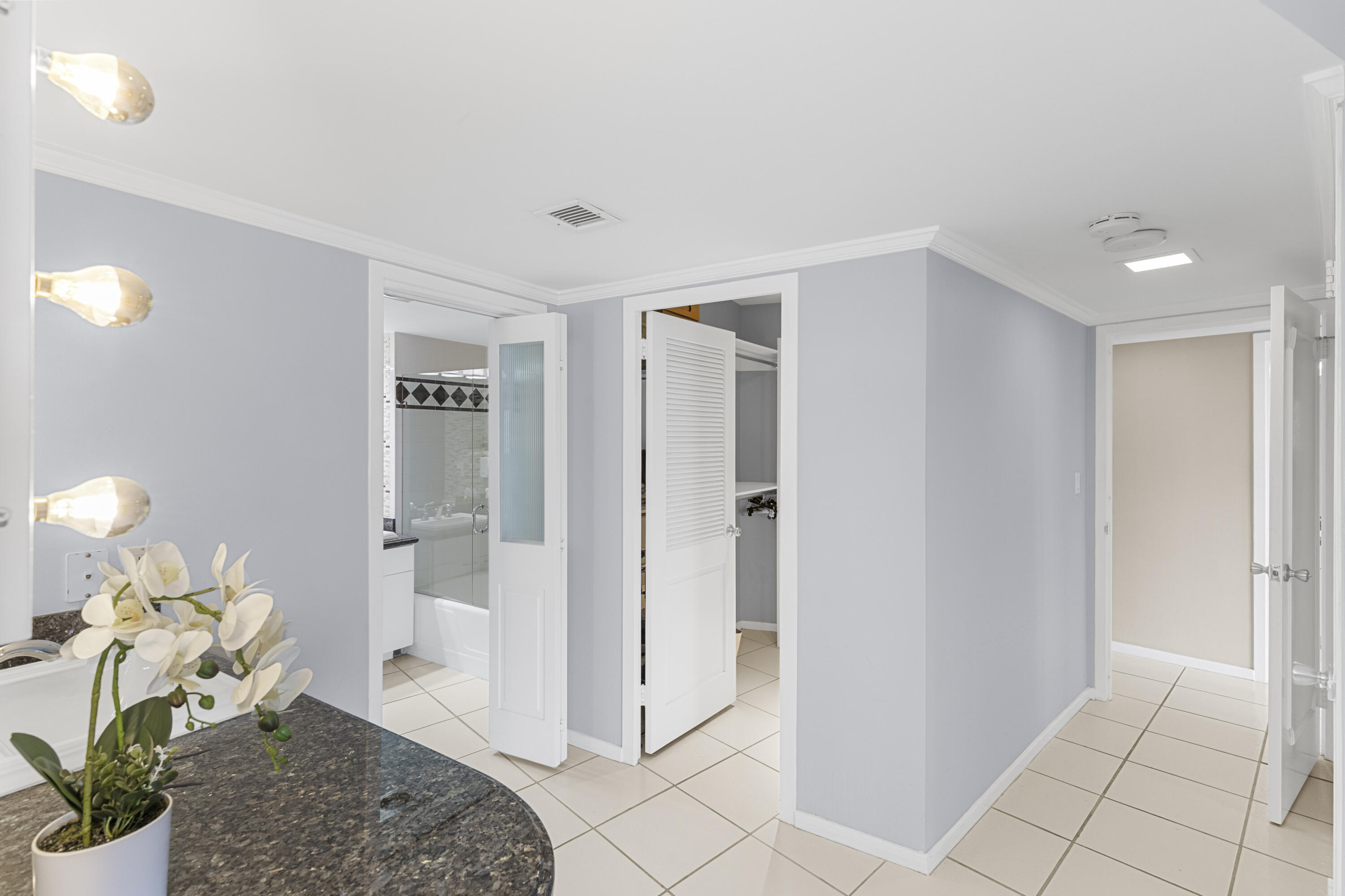 MAYA MARCA CONDO - Residential