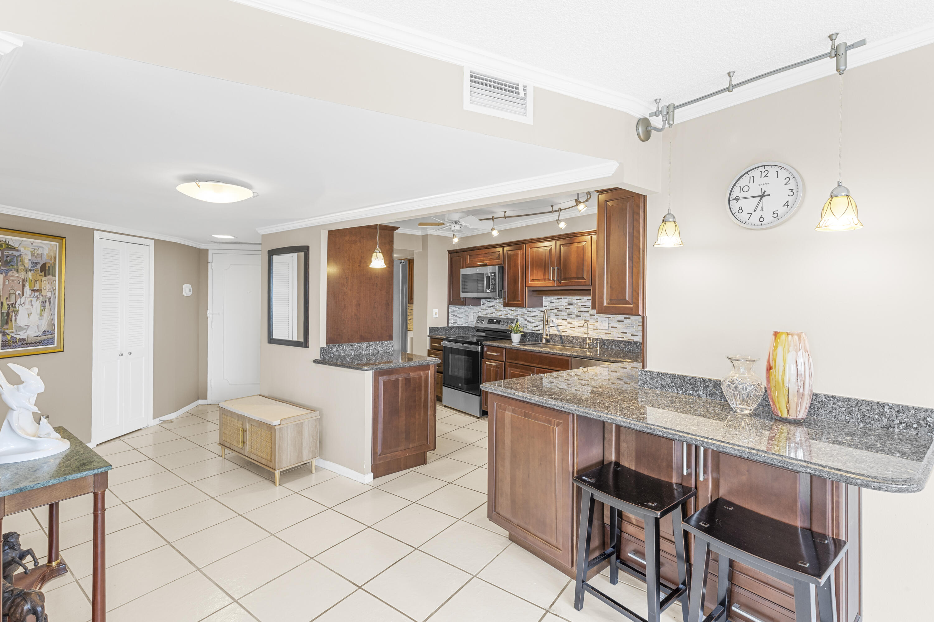 MAYA MARCA CONDO - Residential