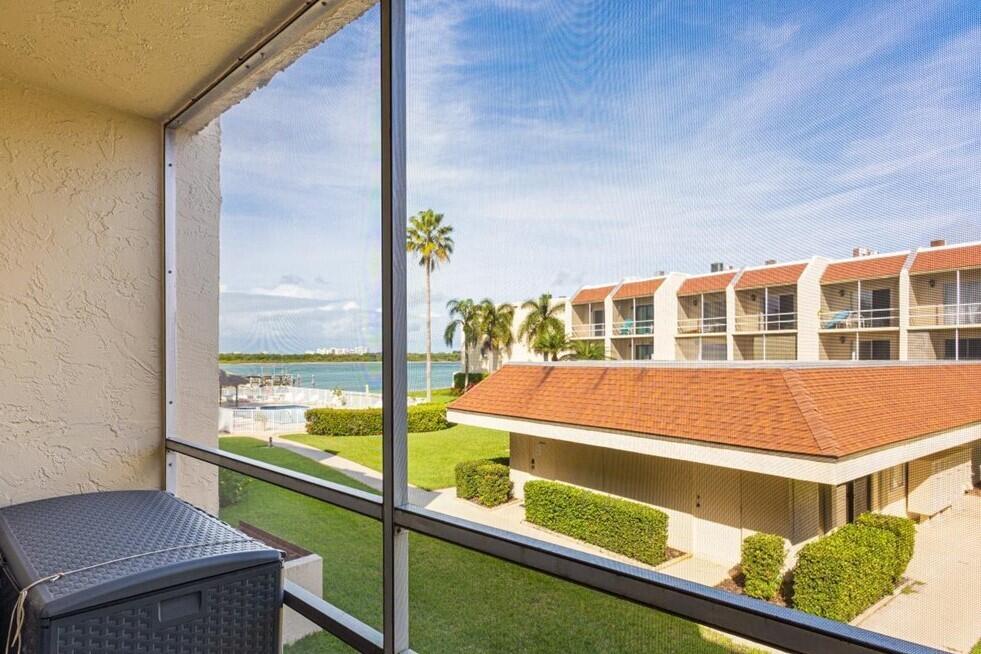 LA ENTRADA DEL MAR CONDOMINIUM - Residential