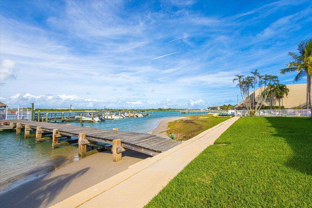 LA ENTRADA DEL MAR CONDOMINIUM - Residential