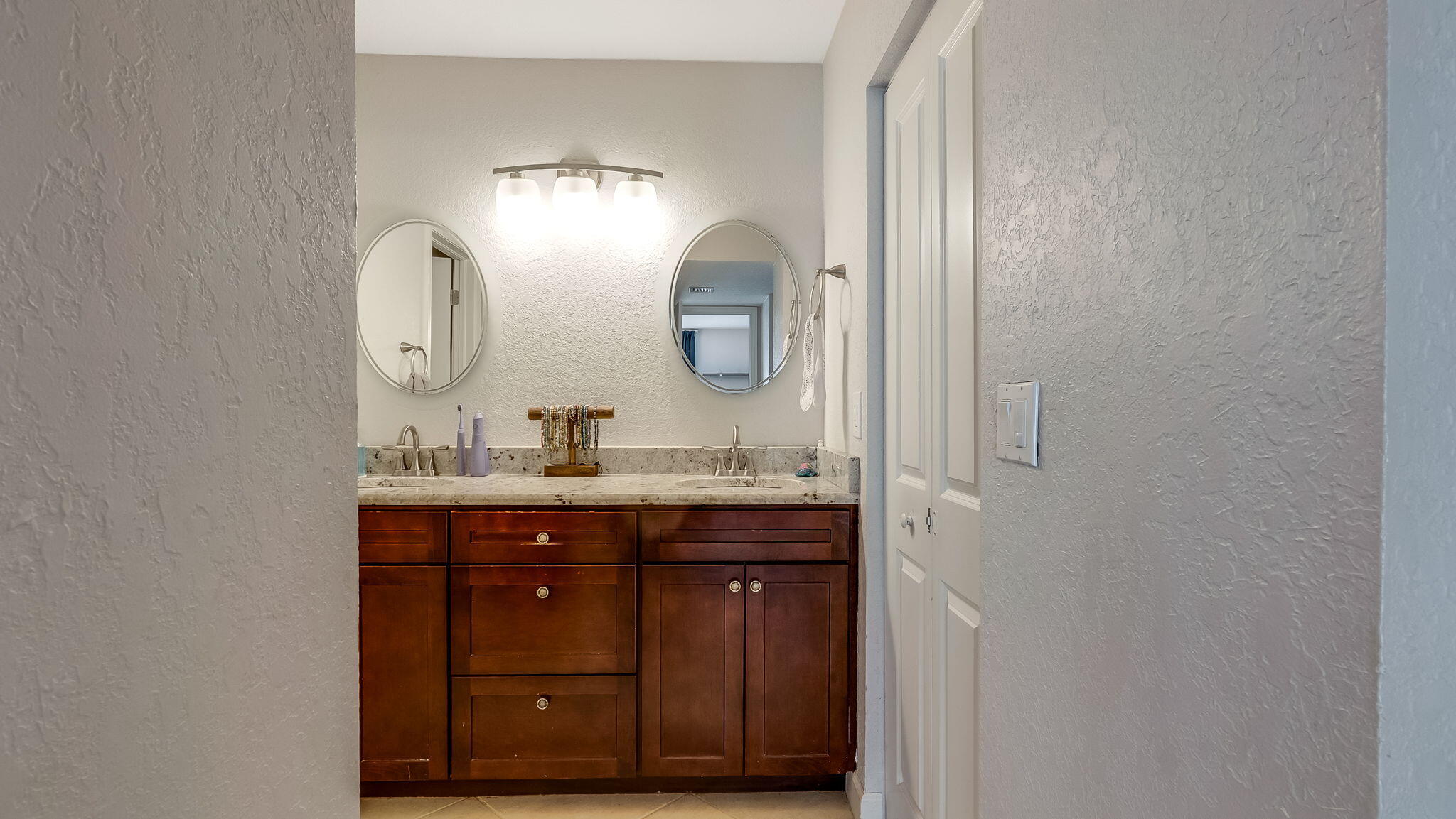 RACQUET CLUB APARTMENTS AT - Residential