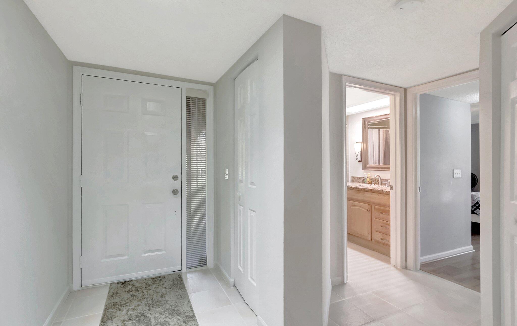 COACH HOUSES OF TOWN PLACE CONDO - Residential