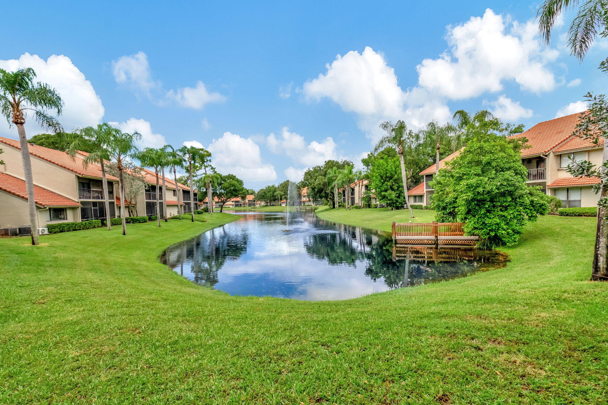 COACH HOUSES OF TOWN PLACE CONDO - Residential