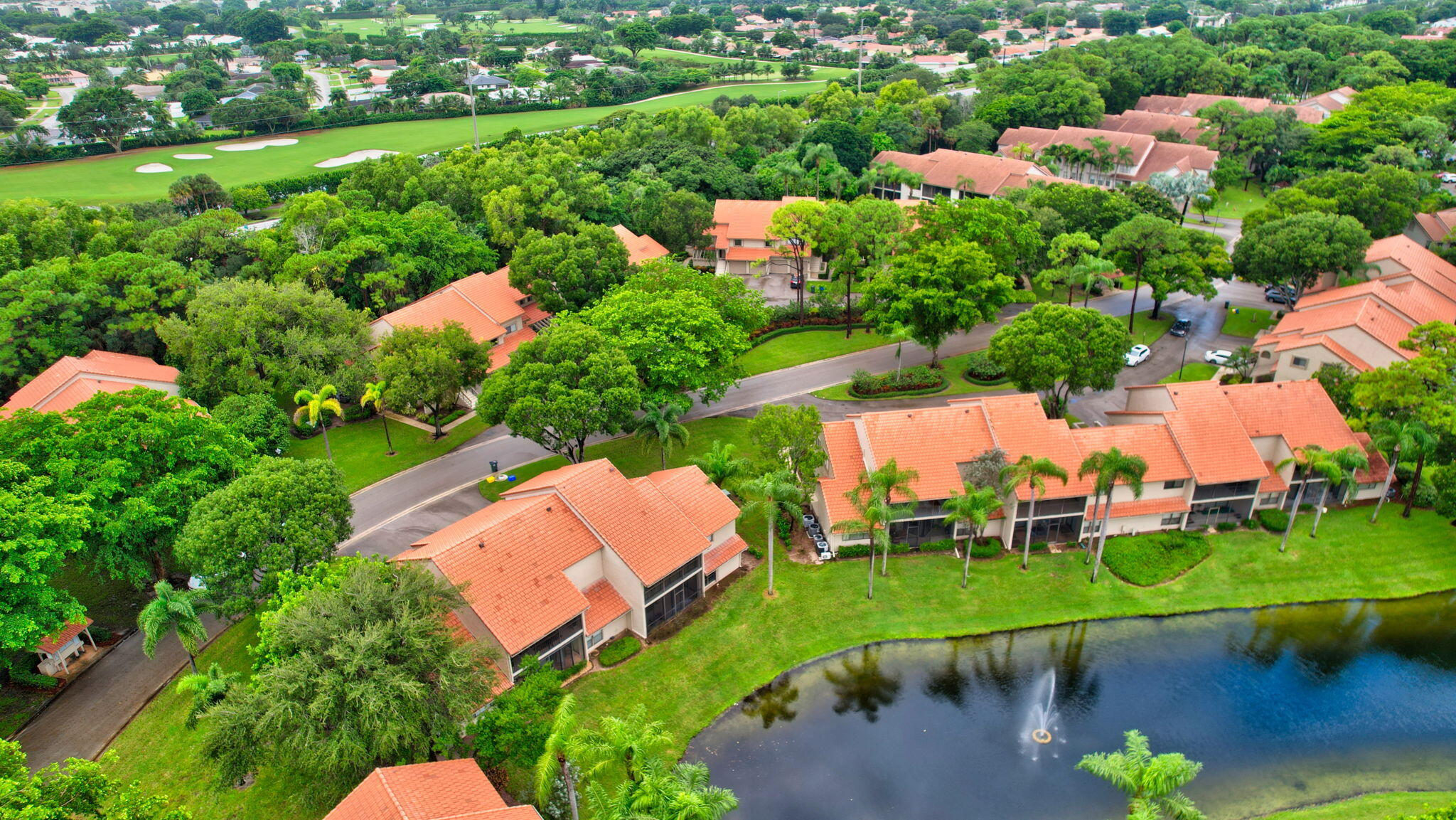 COACH HOUSES OF TOWN PLACE CONDO - Residential