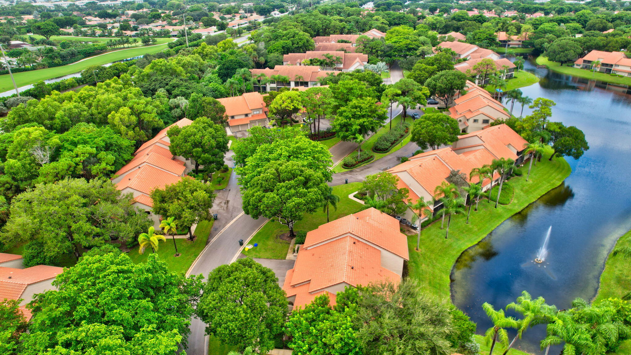 COACH HOUSES OF TOWN PLACE CONDO - Residential