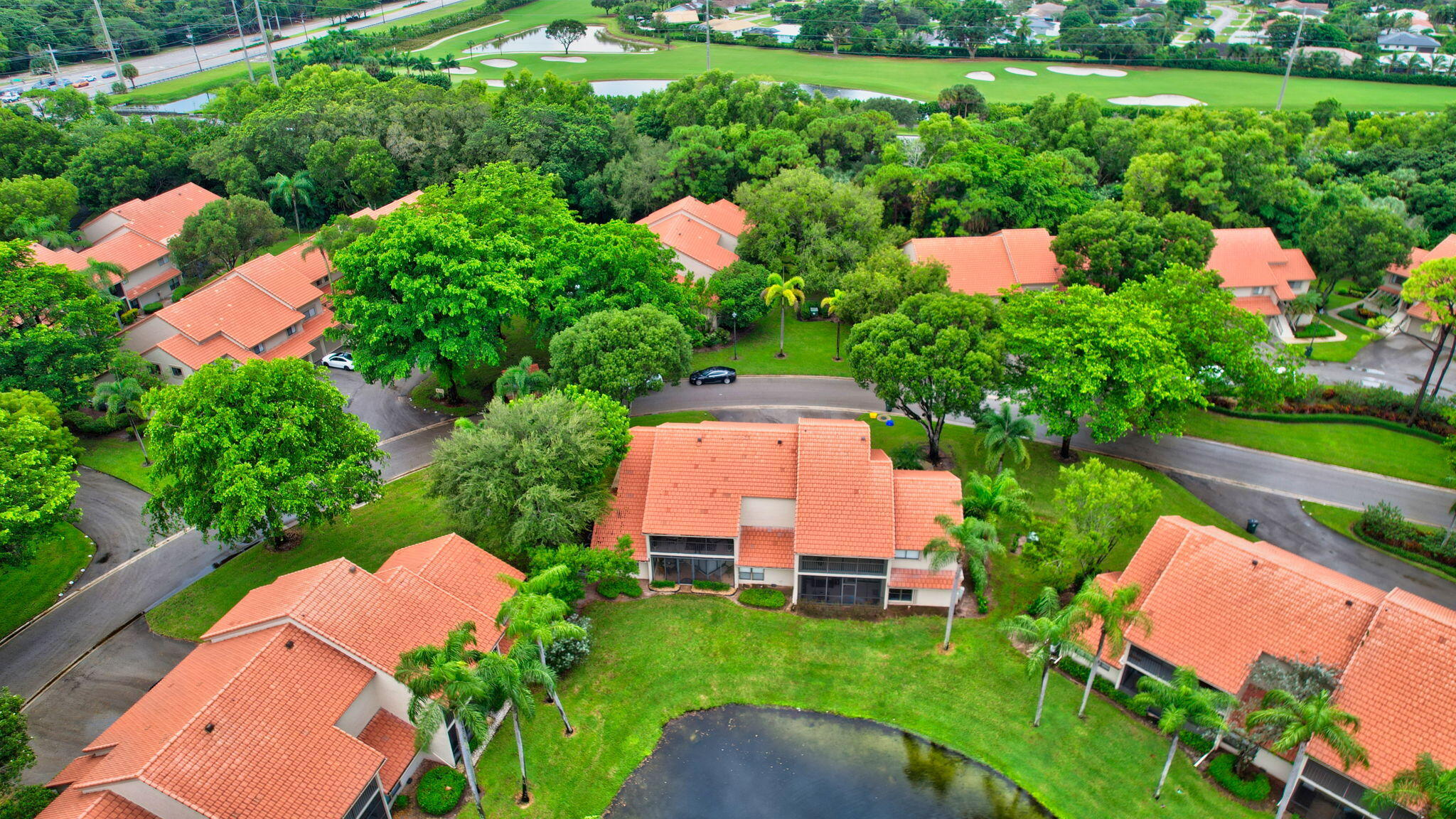 COACH HOUSES OF TOWN PLACE CONDO - Residential