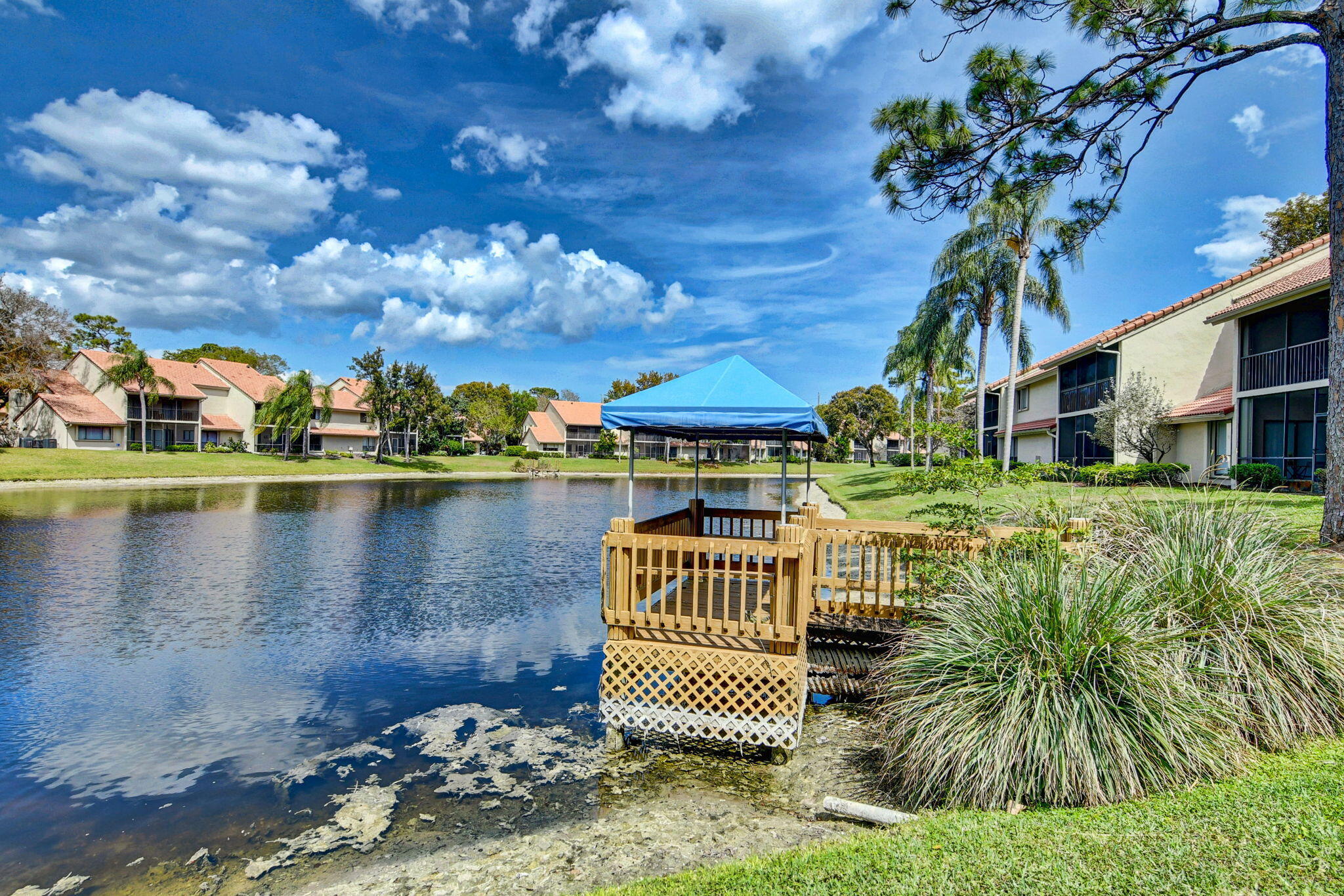 COACH HOUSES OF TOWN PLACE CONDO - Residential