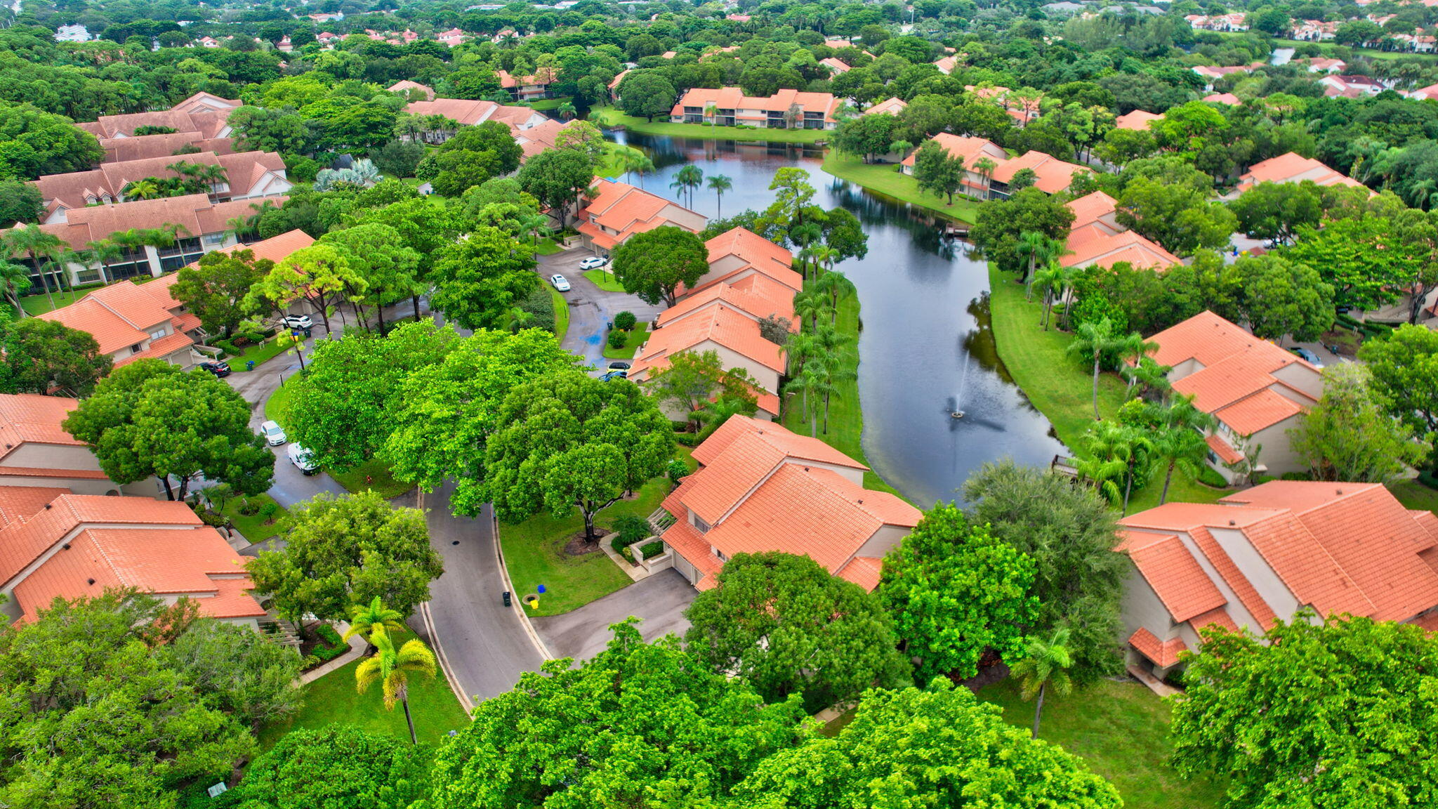 COACH HOUSES OF TOWN PLACE CONDO - Residential