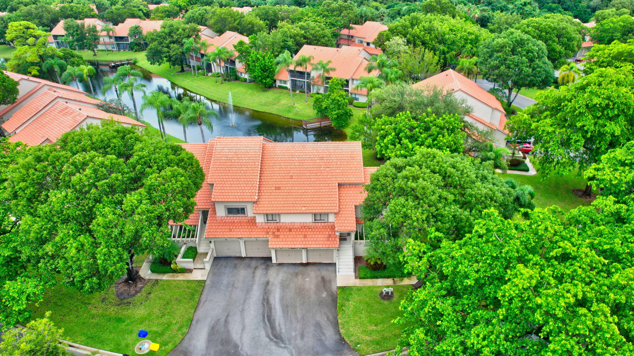 COACH HOUSES OF TOWN PLACE CONDO - Residential