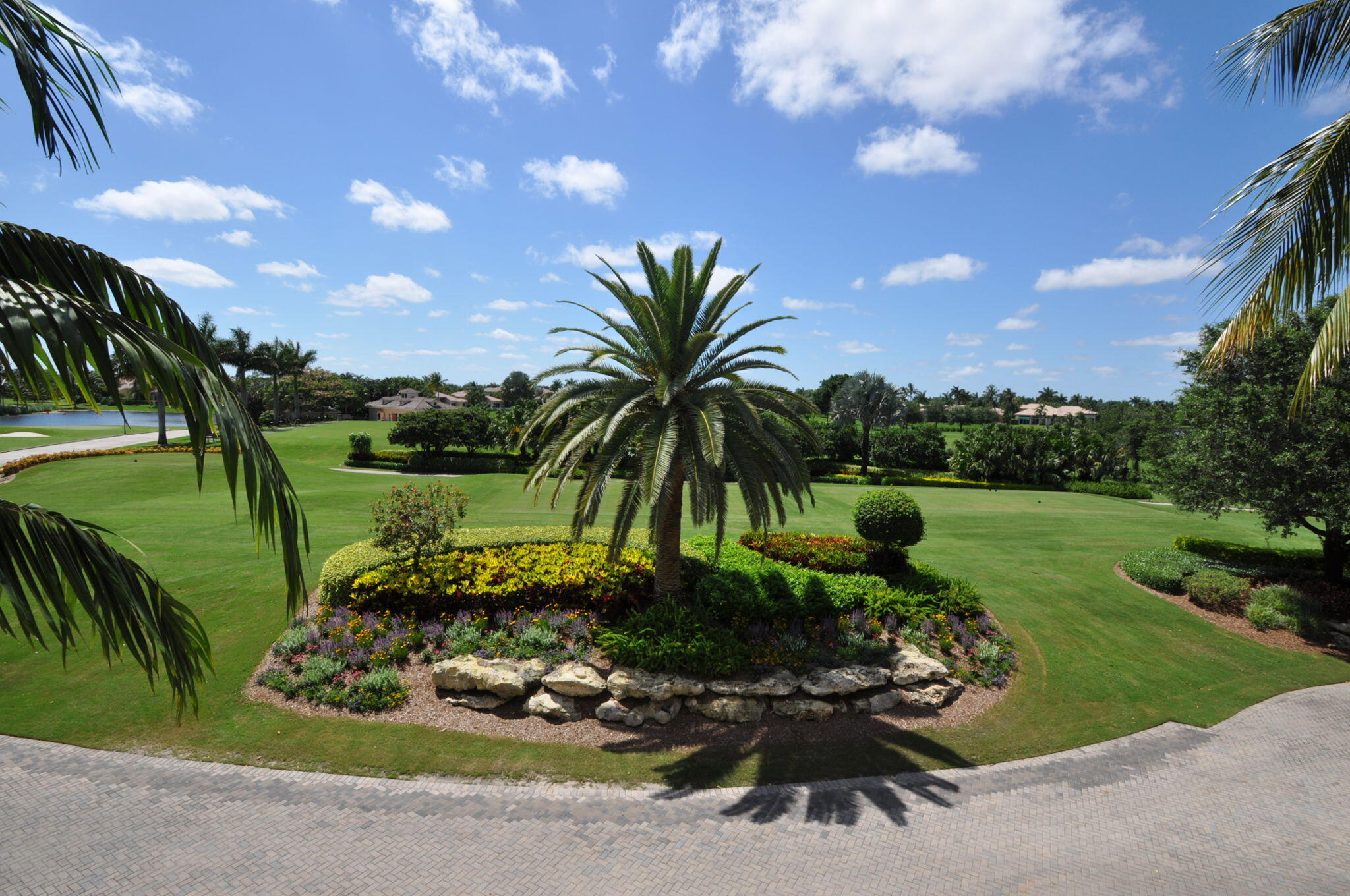 WOODFIELD COUNTRY CLUB - Residential