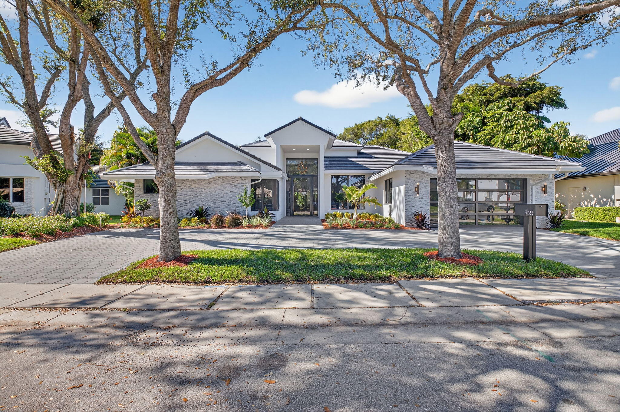 WOODFIELD COUNTRY CLUB - Residential