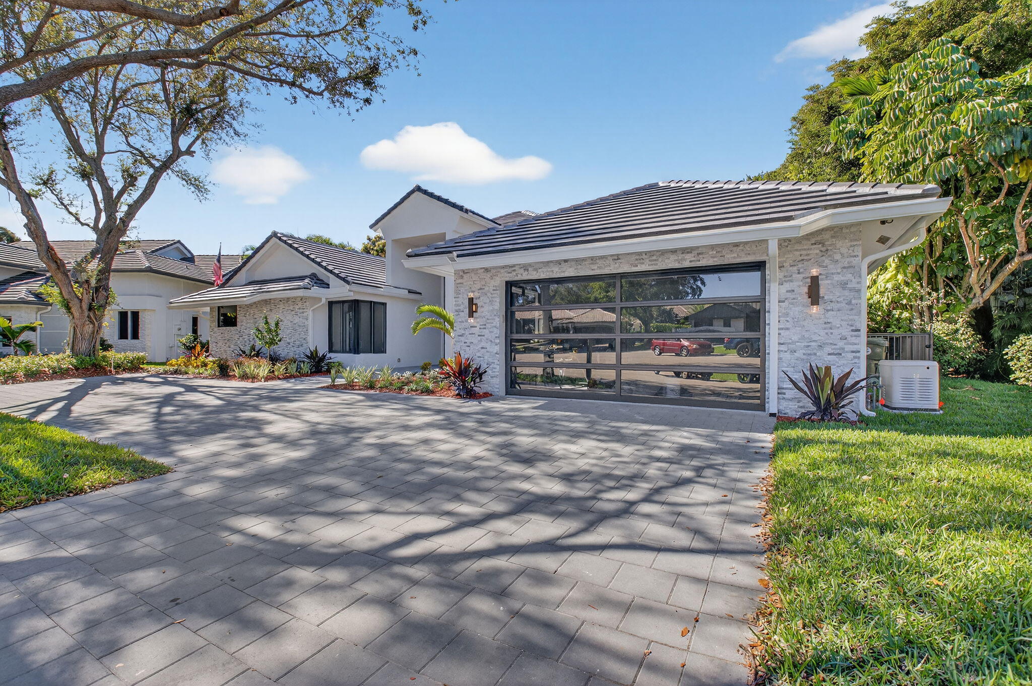 WOODFIELD COUNTRY CLUB - Residential