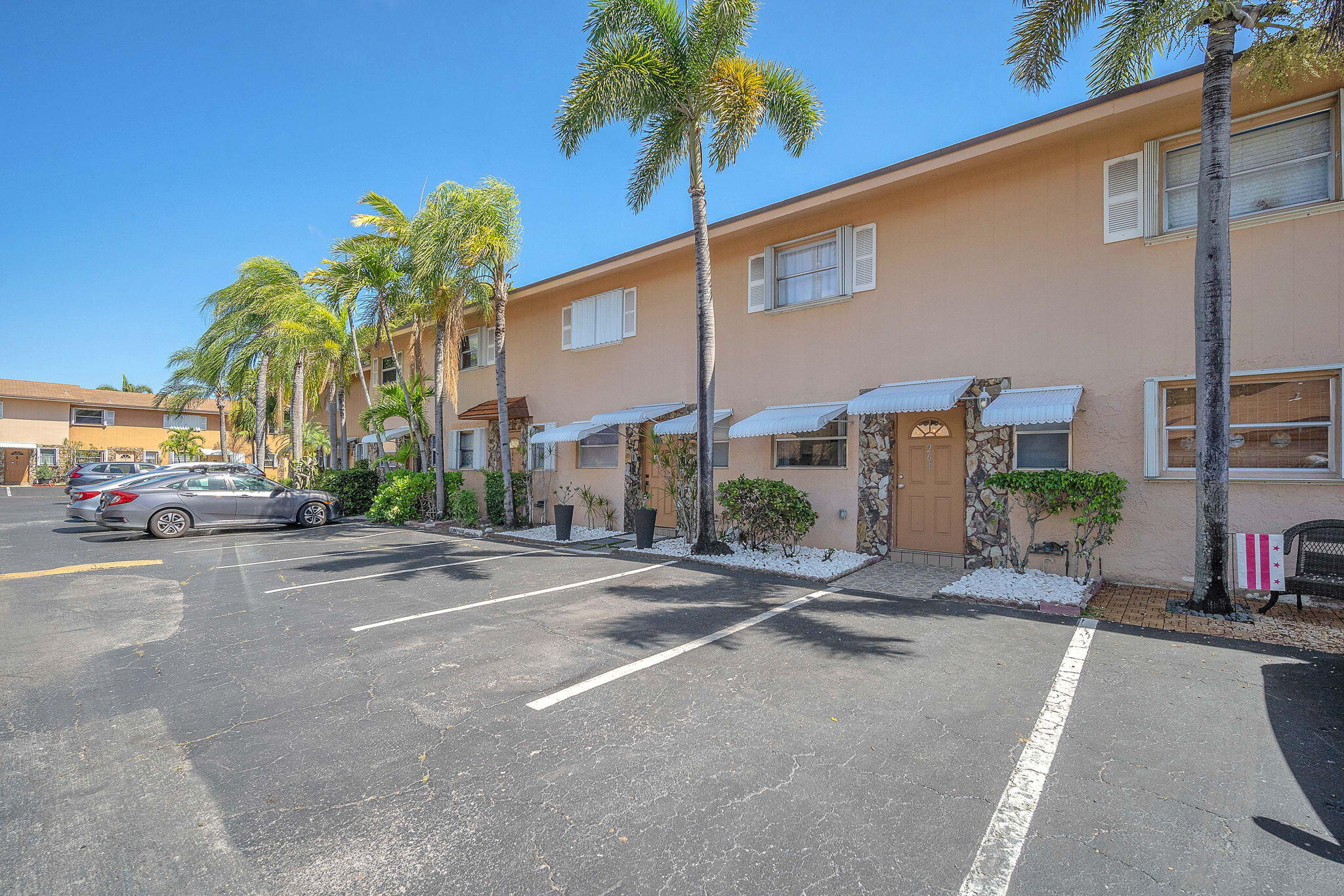 TOWNHOUSE EAST 1 CONDO - Residential