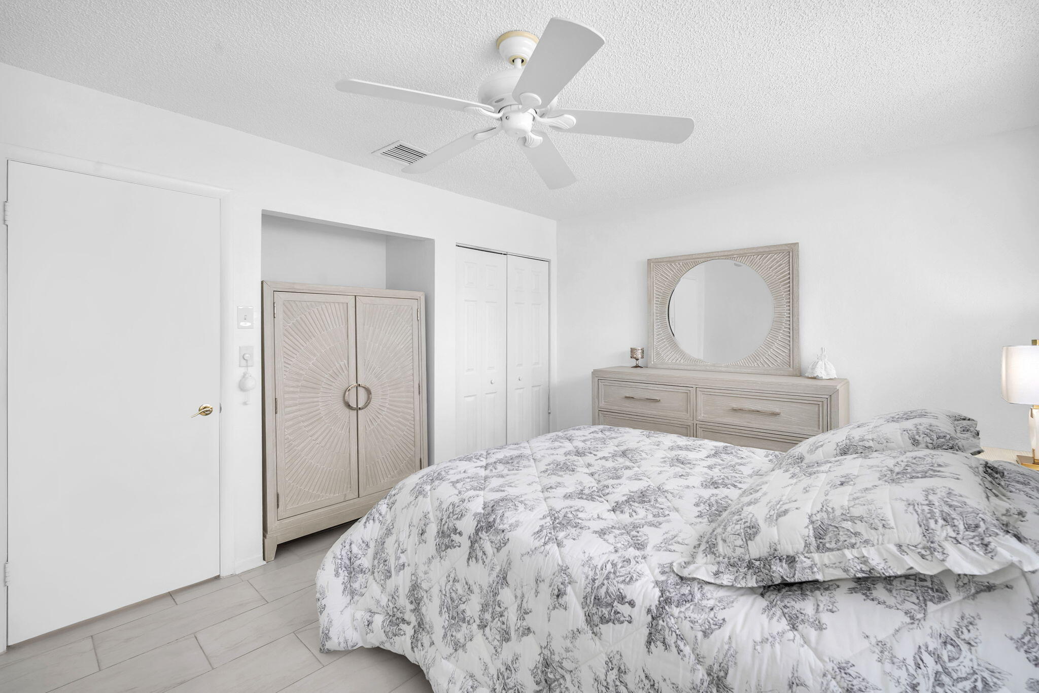 TOWNHOUSE EAST 1 CONDO - Residential