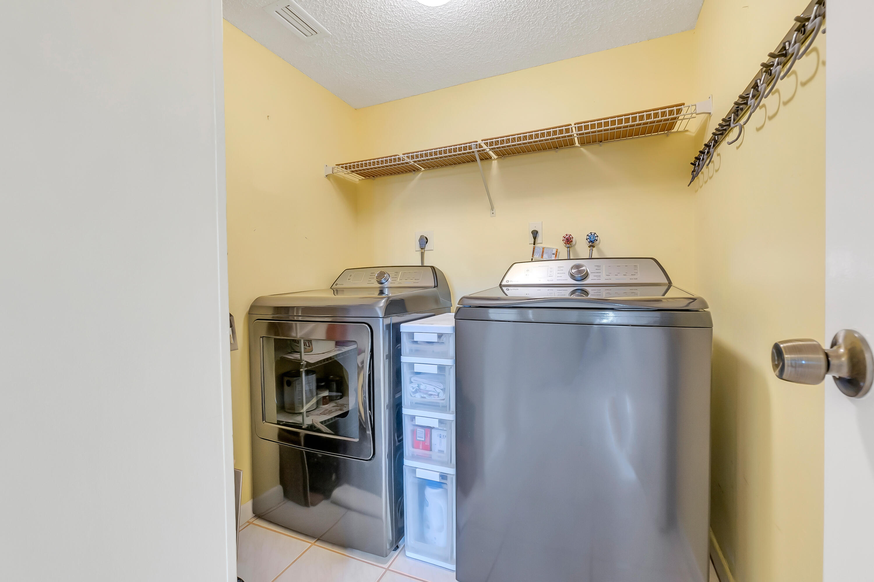 CYPRESS BEND CONDOMINIUM VII - Residential