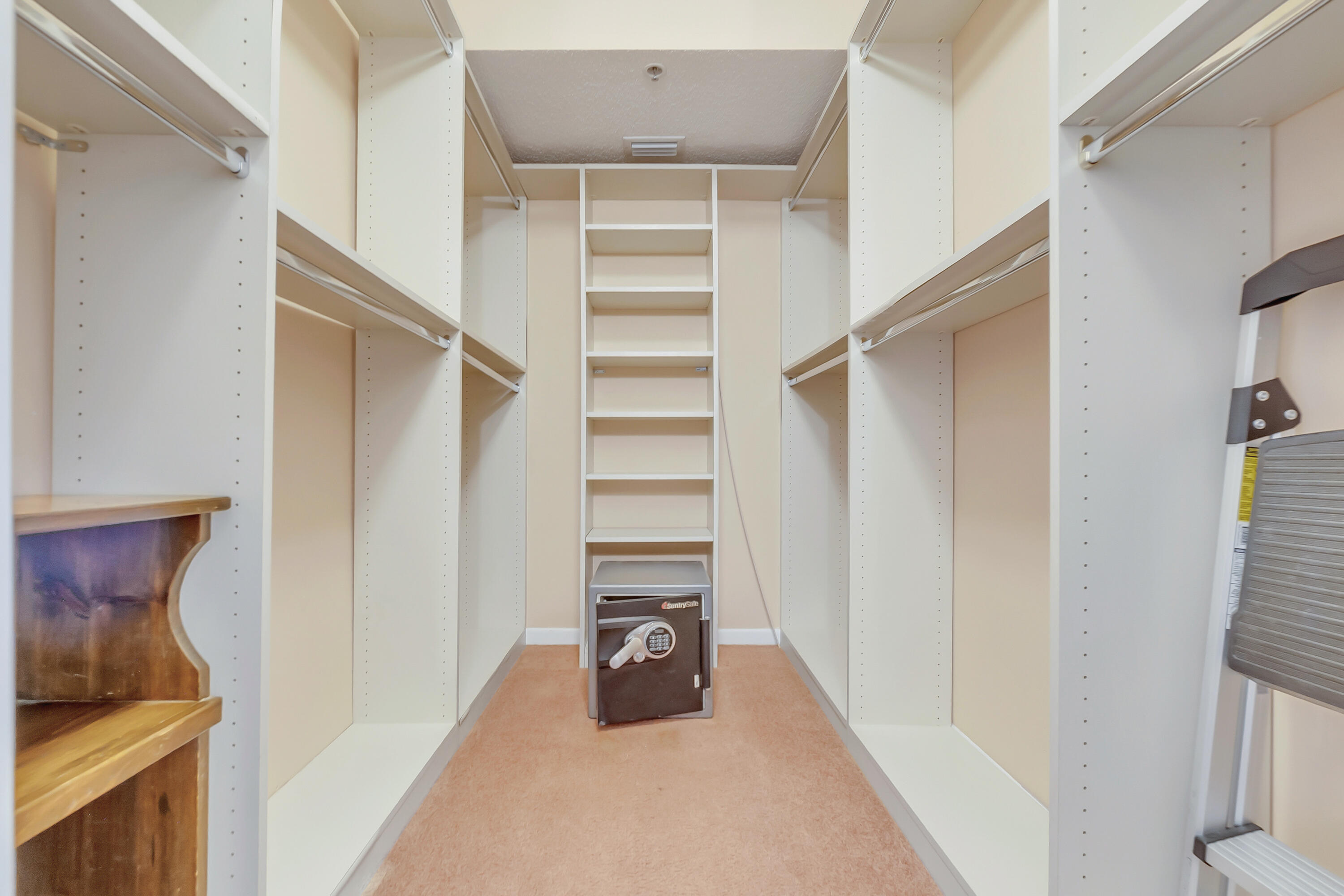 CYPRESS BEND CONDOMINIUM VII - Residential