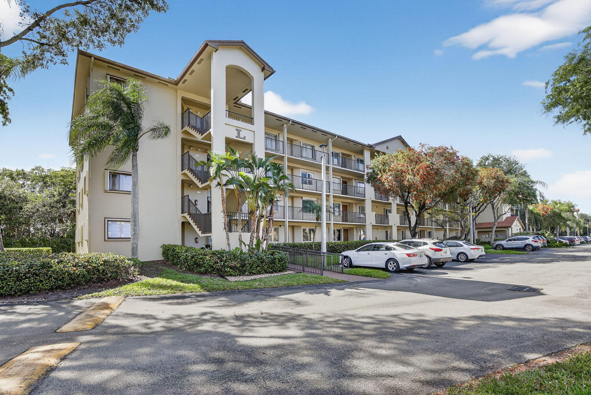 SUFFOLK AT CENTURY VILLAGE - Residential