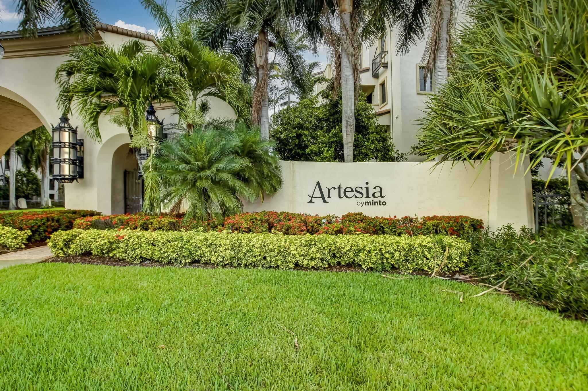 SAWGRASS LAKES - Residential