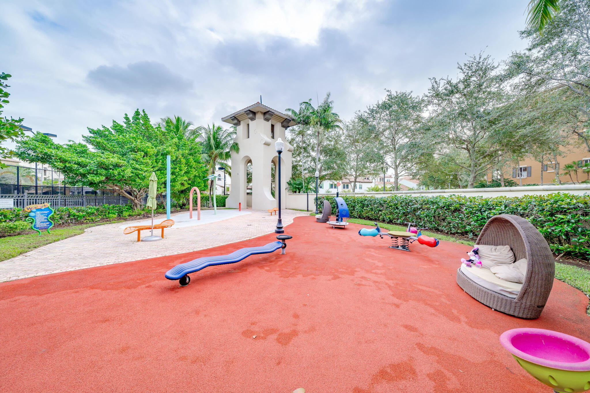 SAWGRASS LAKES - Residential