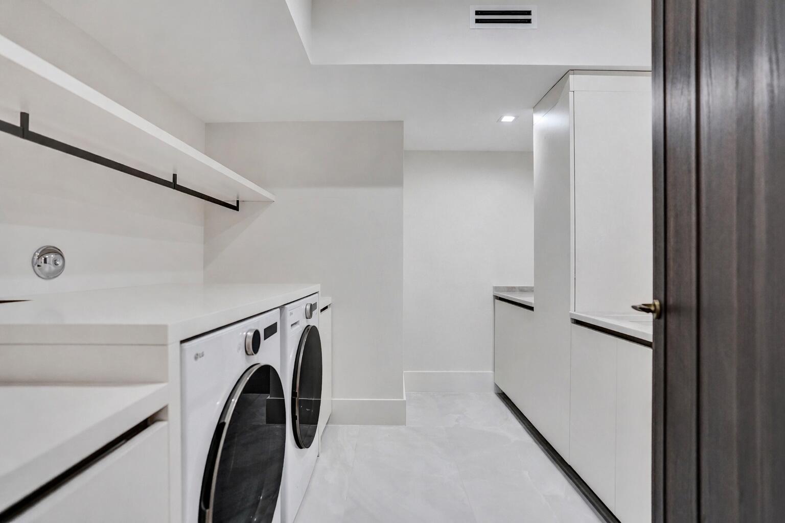 KINGS COURT REPLAT - Residential