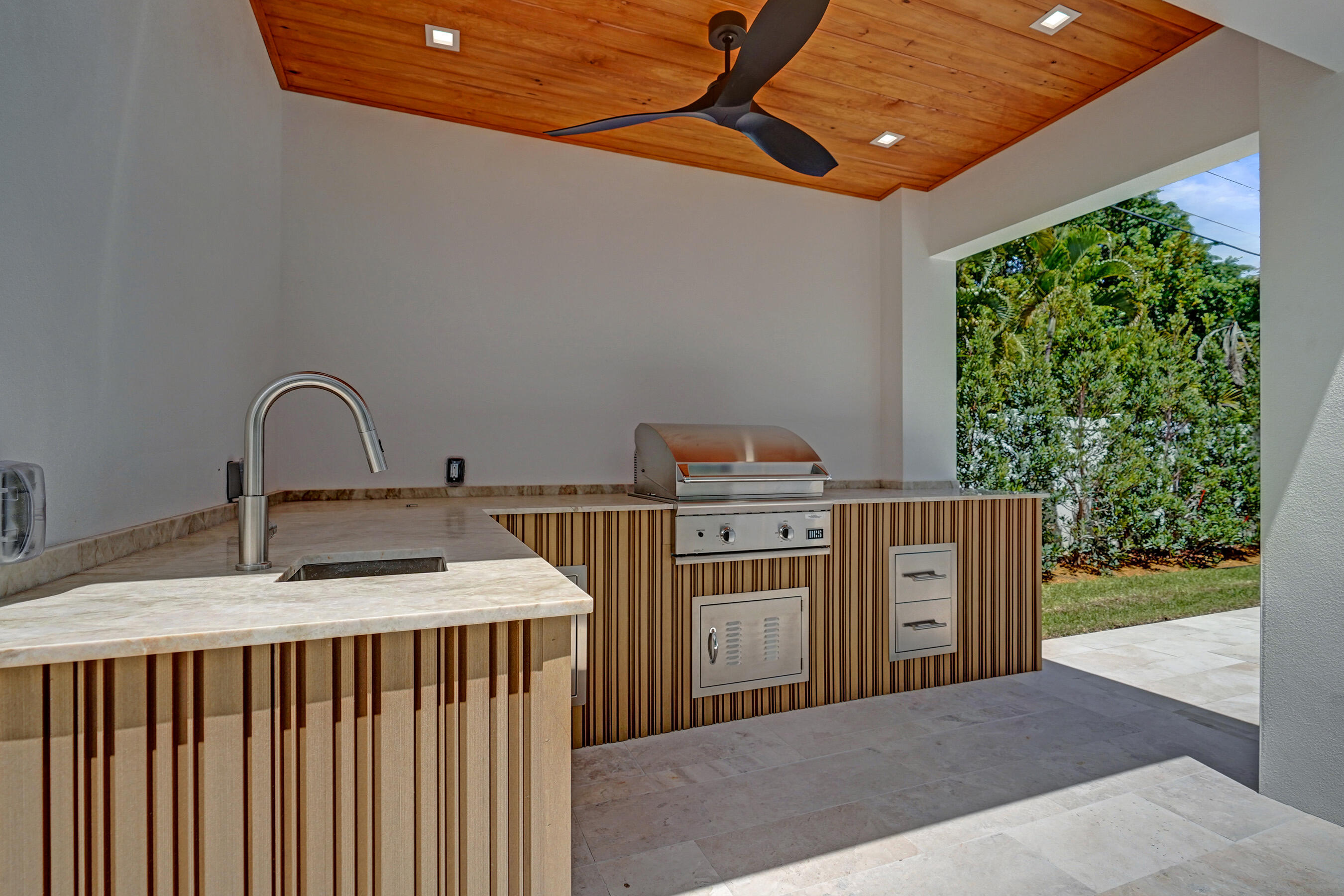 KINGS COURT REPLAT - Residential