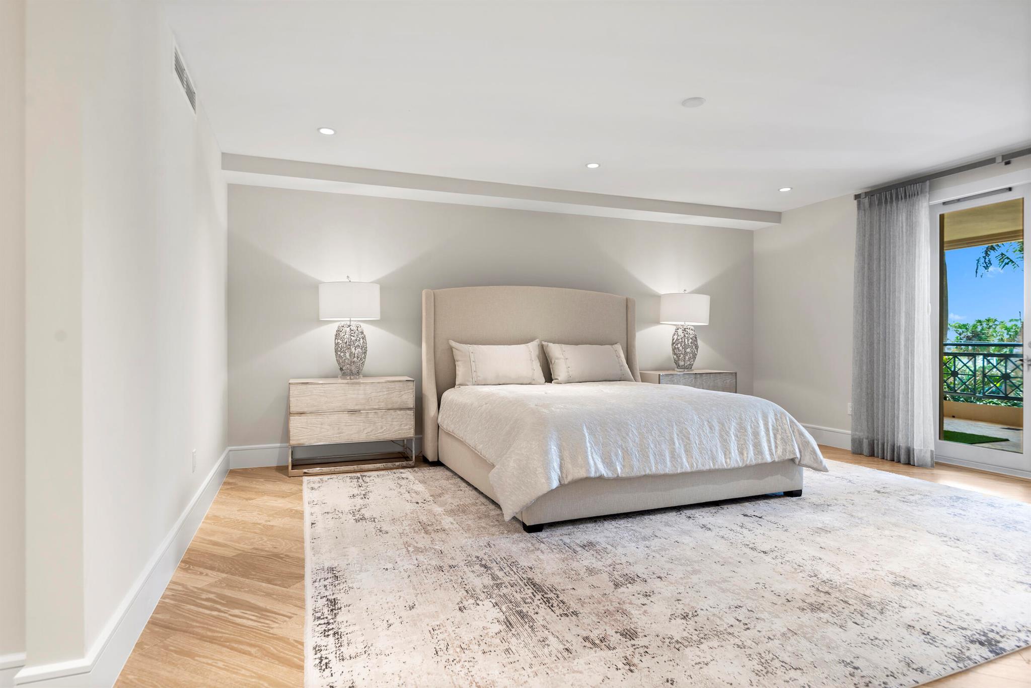 LUXURIA CONDO - Residential