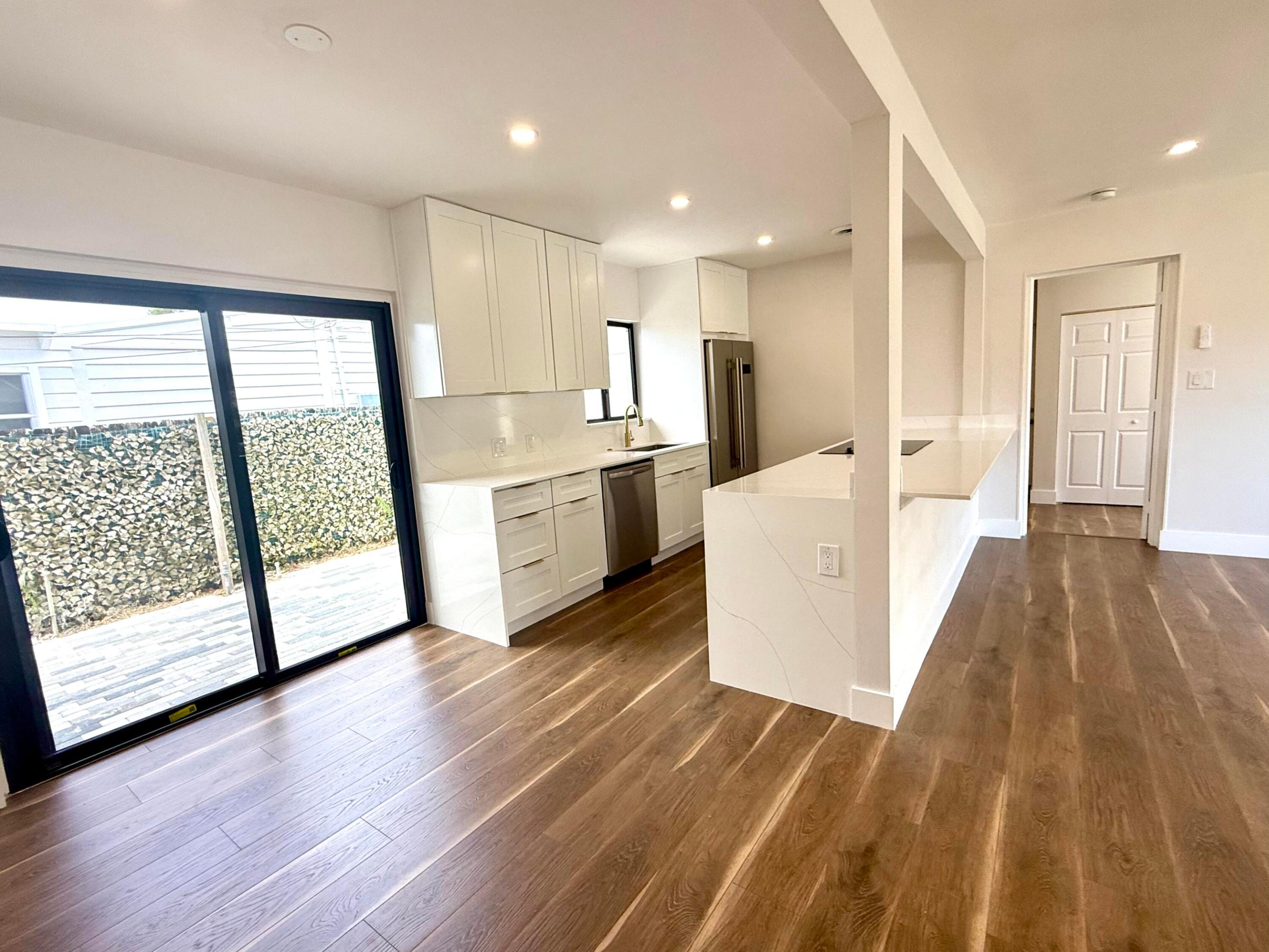 LAKE WORTH TOWN - Residential