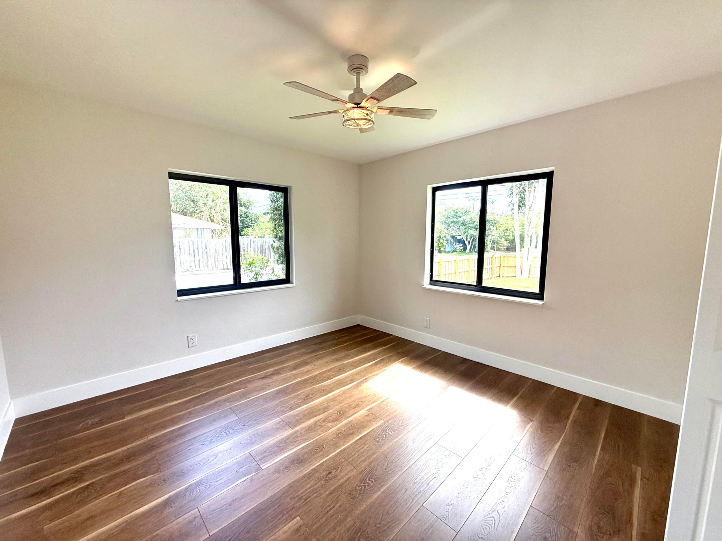 LAKE WORTH TOWN - Residential