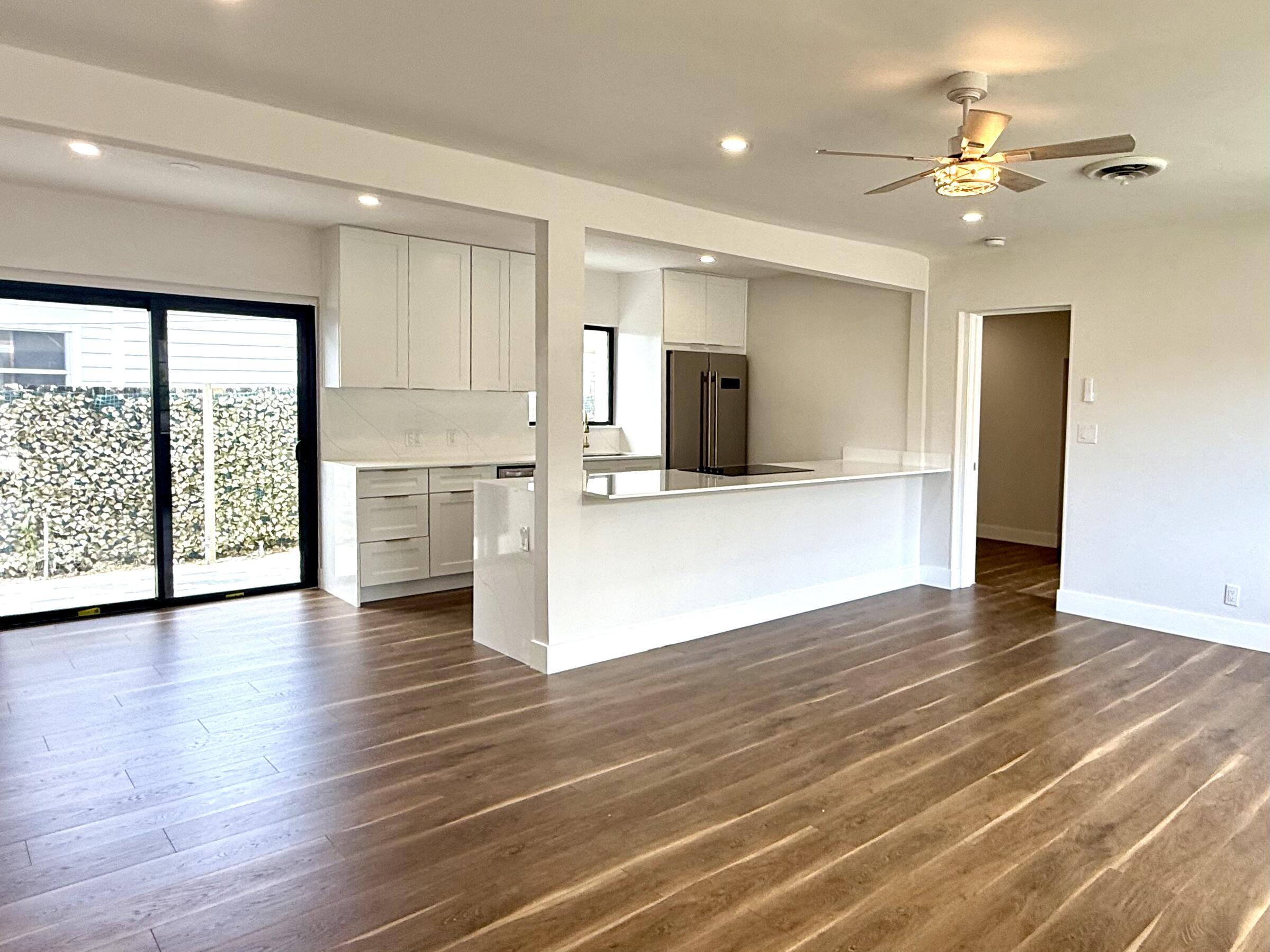 LAKE WORTH TOWN - Residential