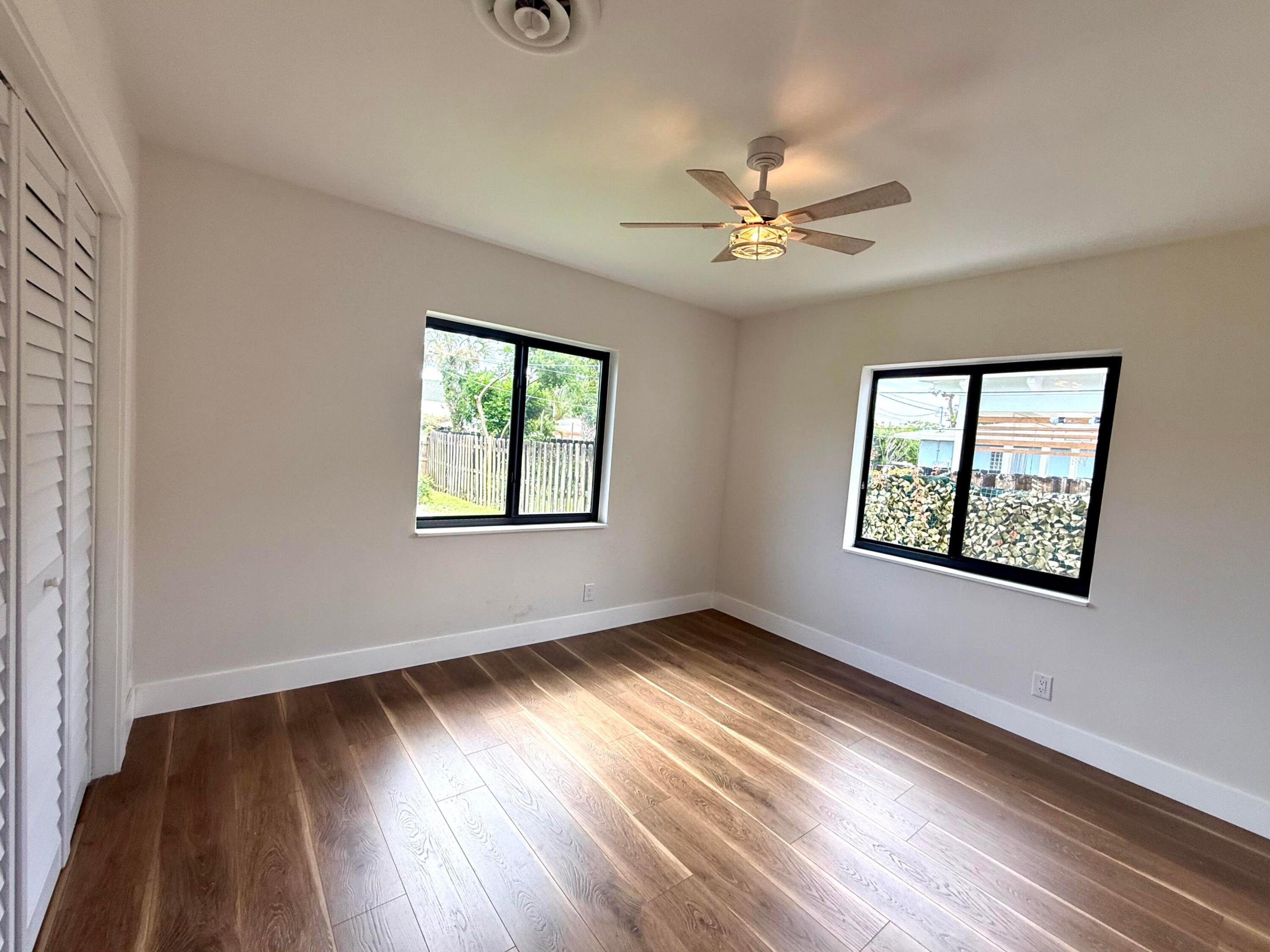 LAKE WORTH TOWN - Residential