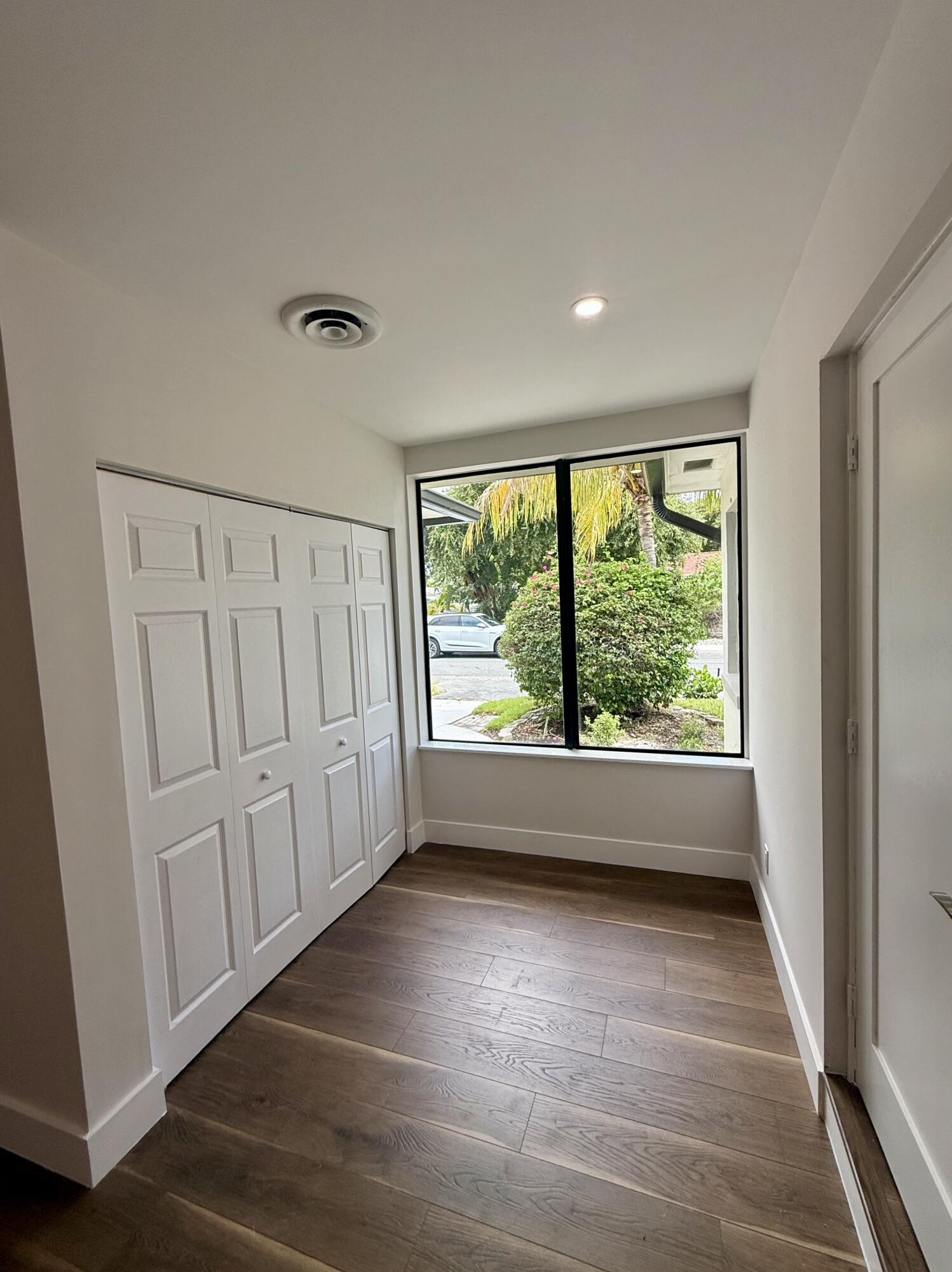 LAKE WORTH TOWN - Residential
