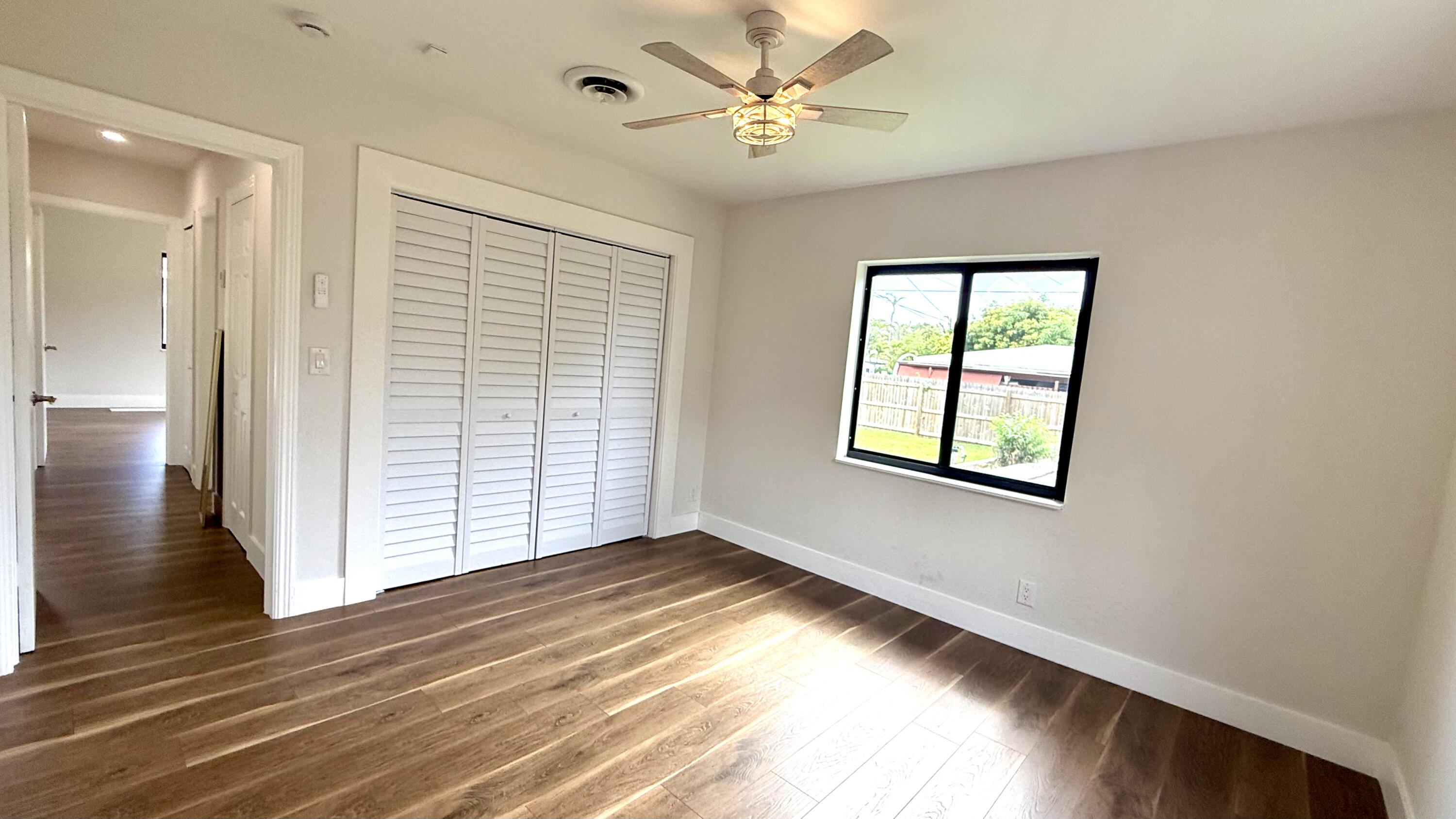 LAKE WORTH TOWN - Residential