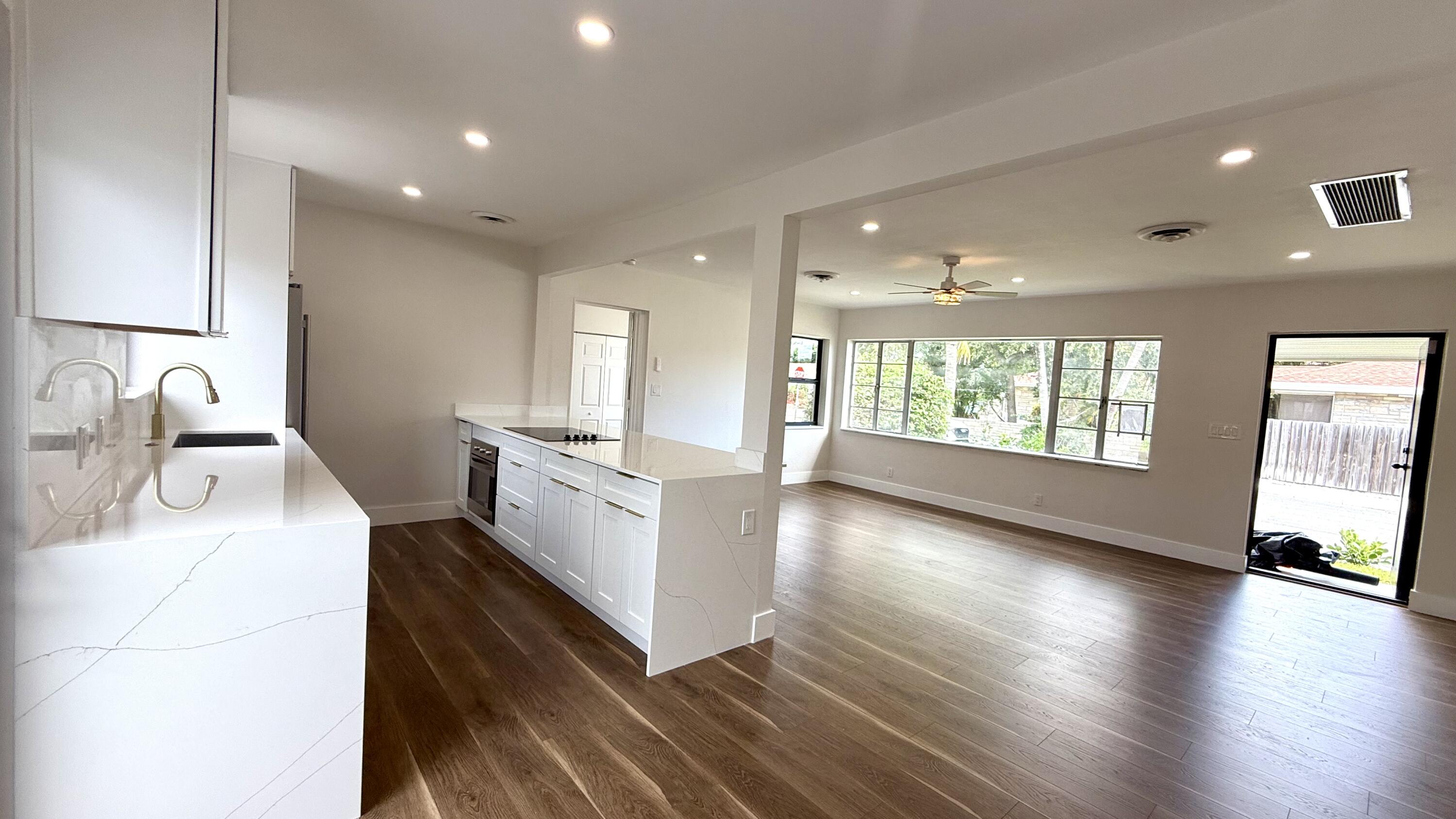 LAKE WORTH TOWN - Residential