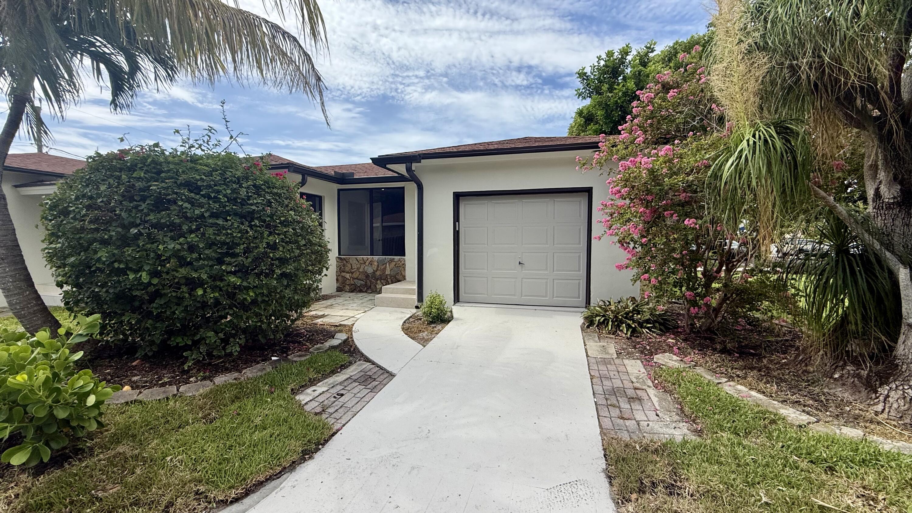 LAKE WORTH TOWN - Residential