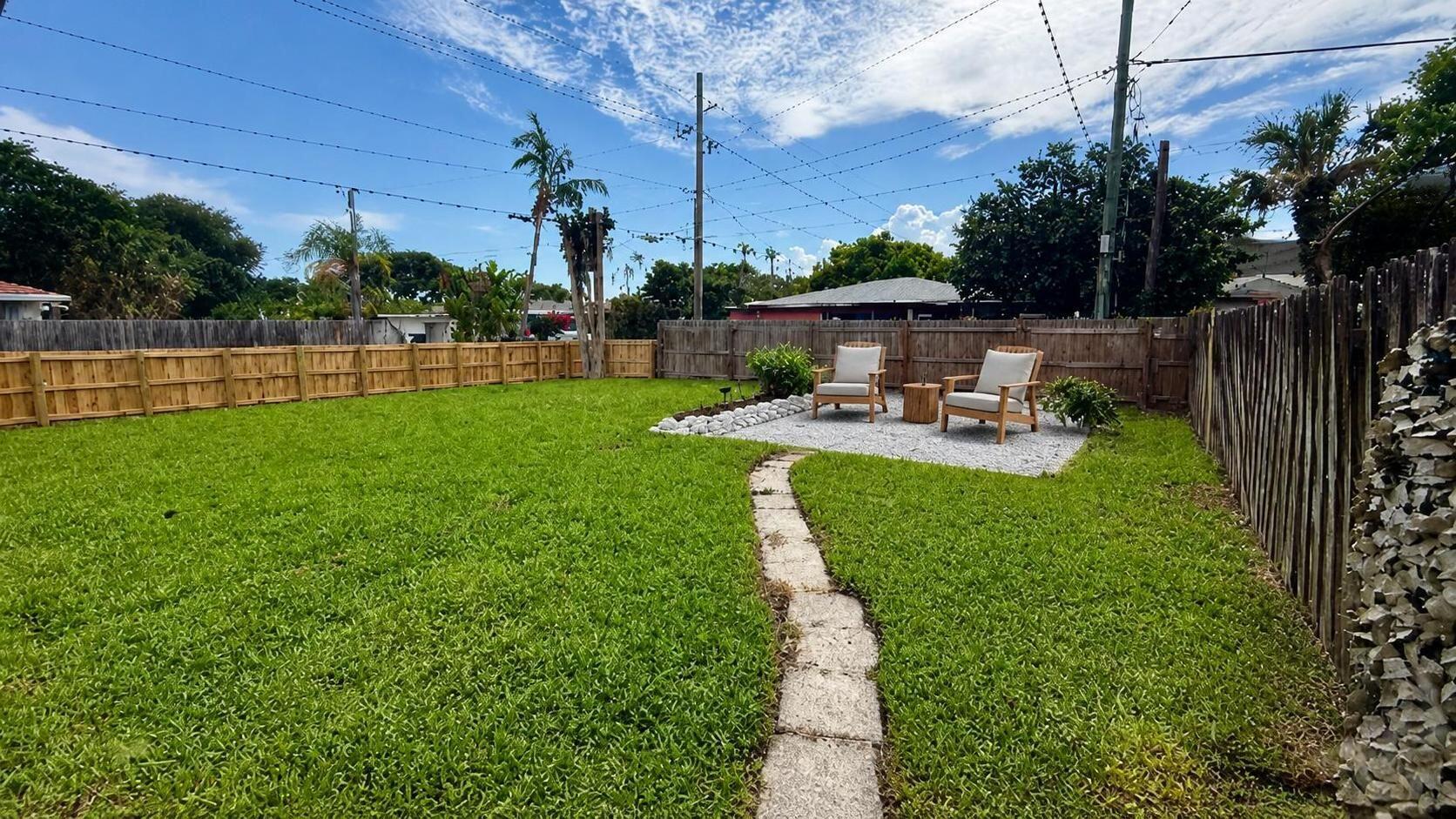 LAKE WORTH TOWN - Residential