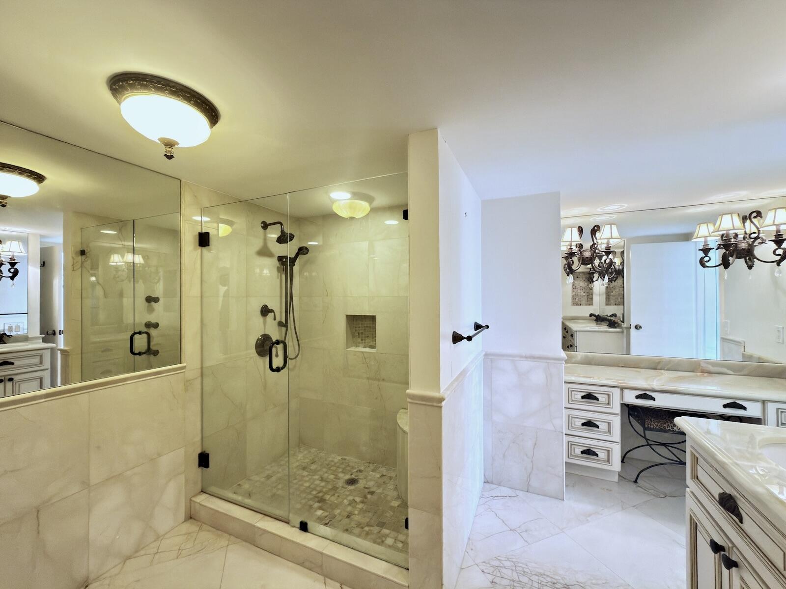 BARCLAY CONDO - Residential
