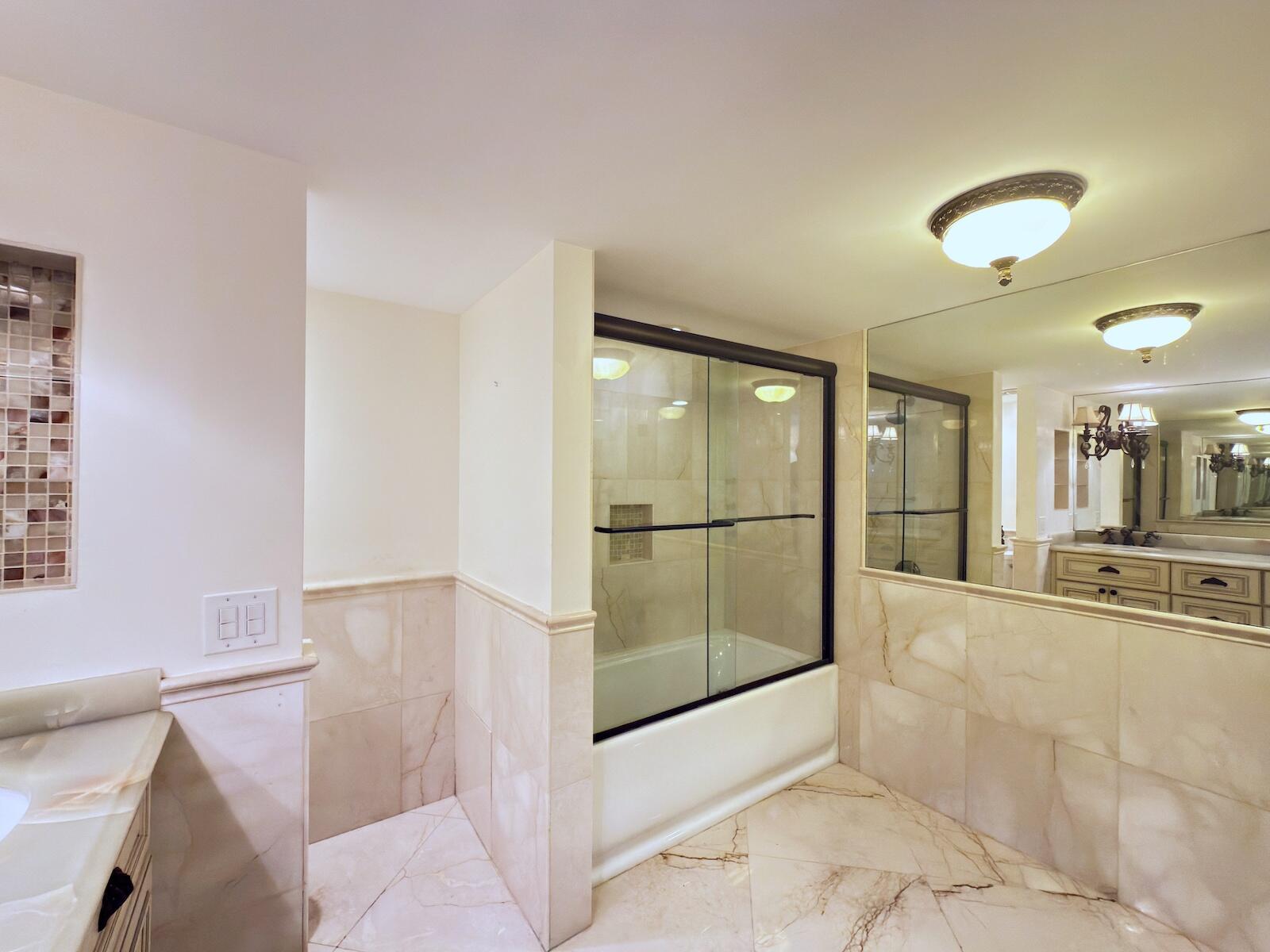 BARCLAY CONDO - Residential