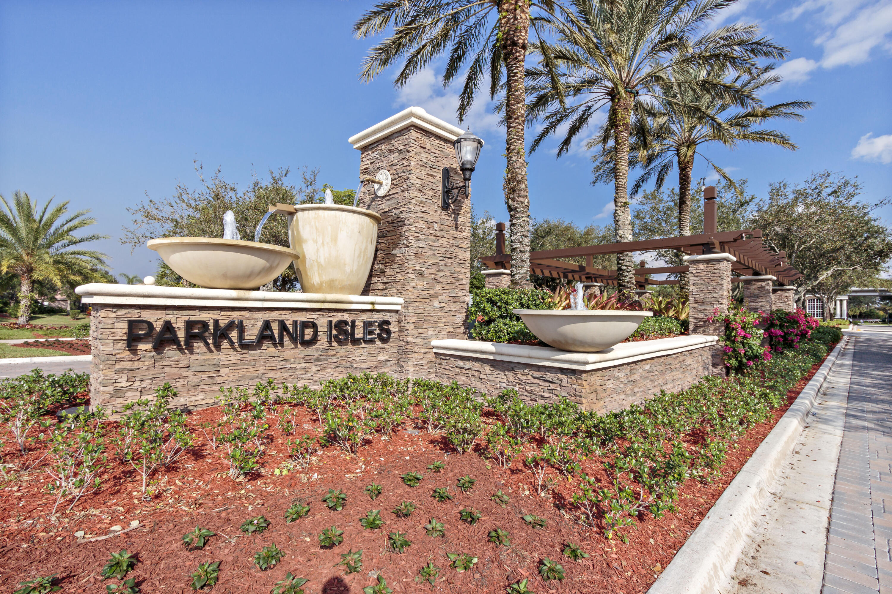 PARKLAND ISLES - Residential